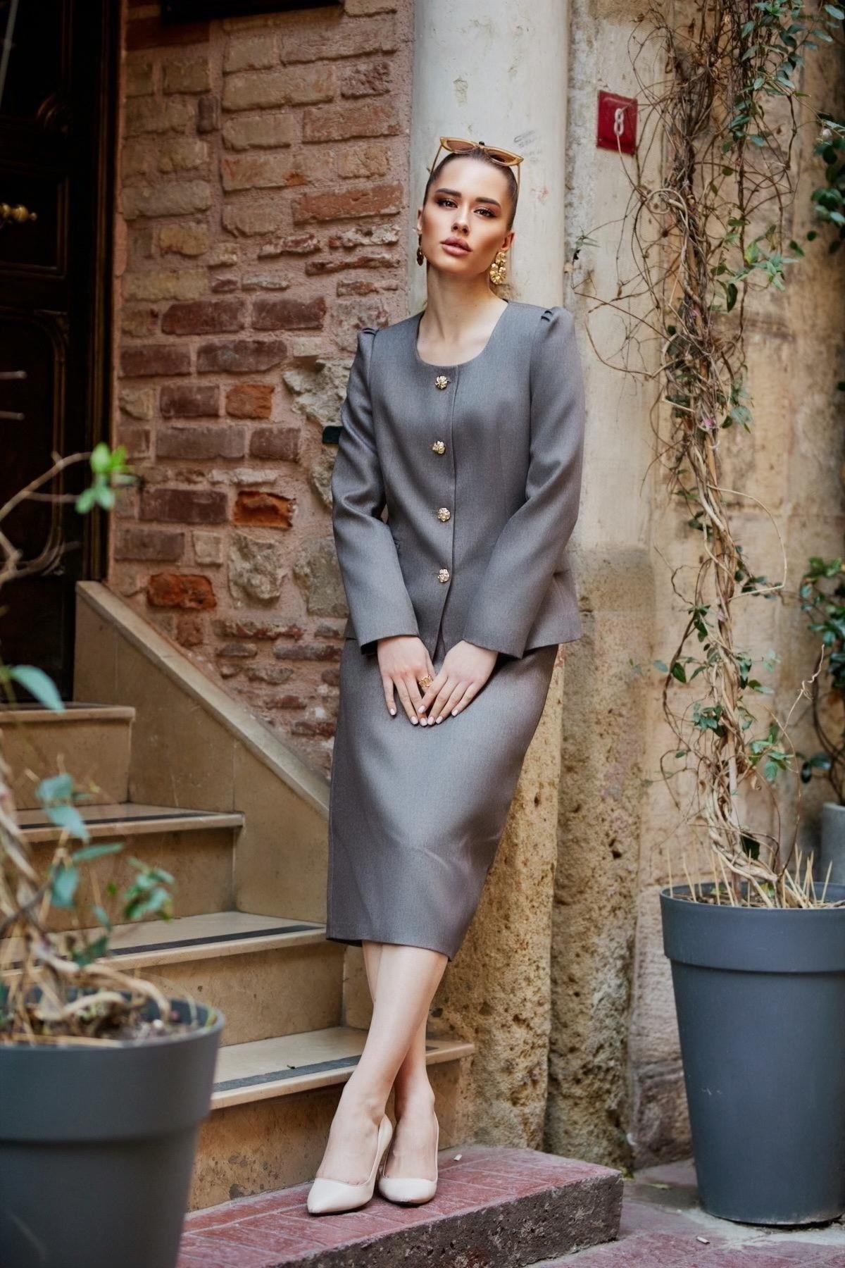 Omuz Kırmalı Gold Düğmeli Yünefekt Etekli Takım Antrasit