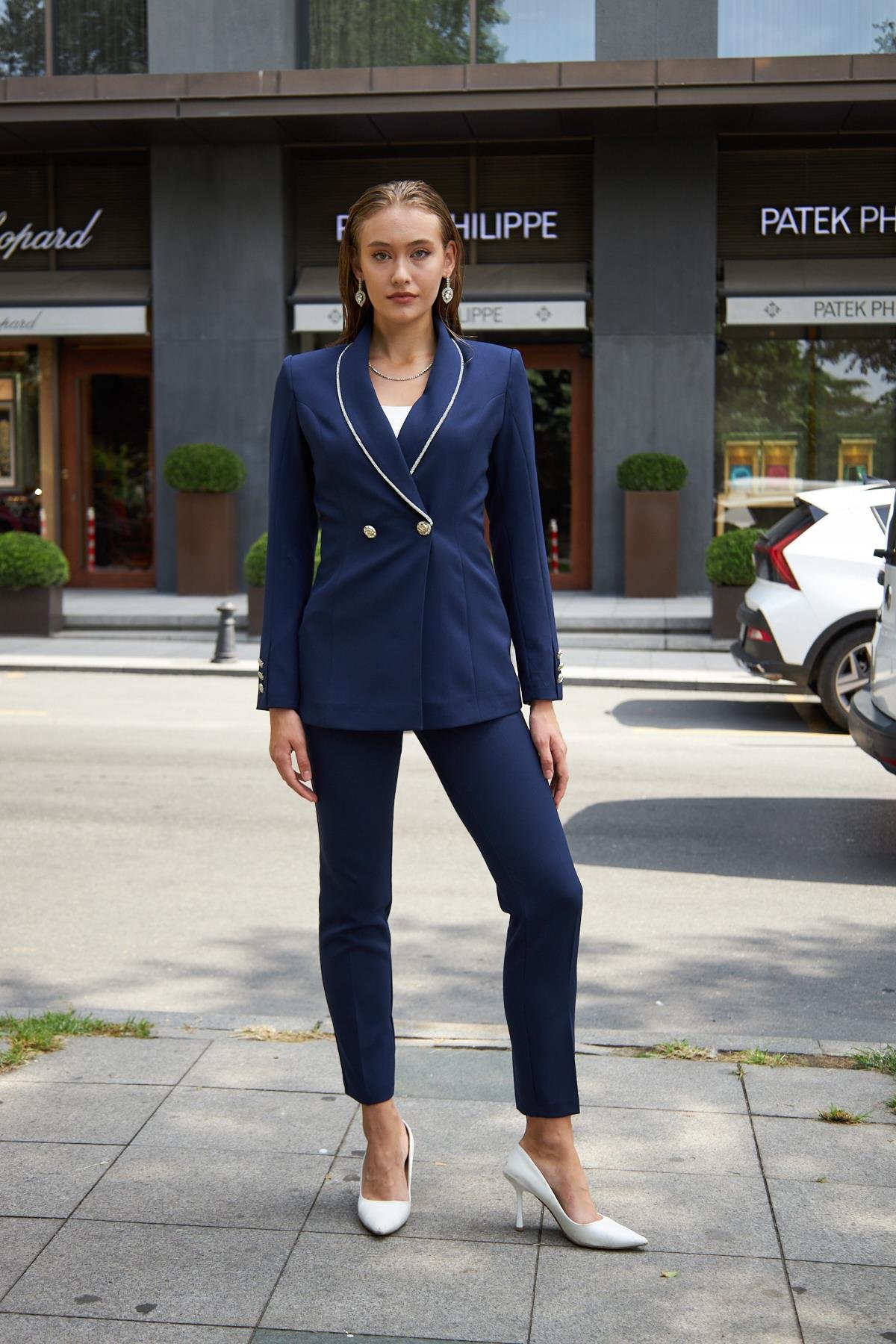 Yakası Taş Biyeli Düğme Detay Takım Zümrüt