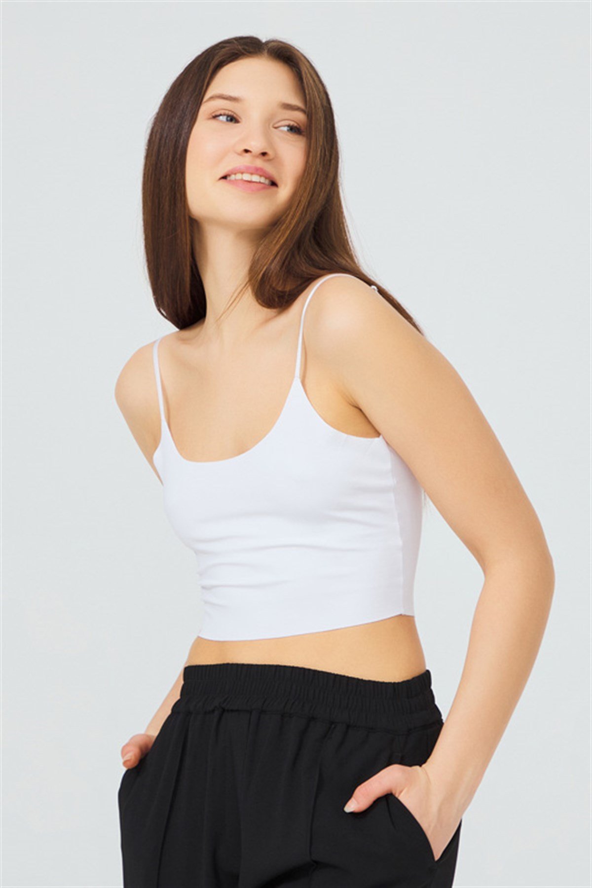 Ayarlanabilir İnce Askılı Lazer Kesim Kadın Crop B
