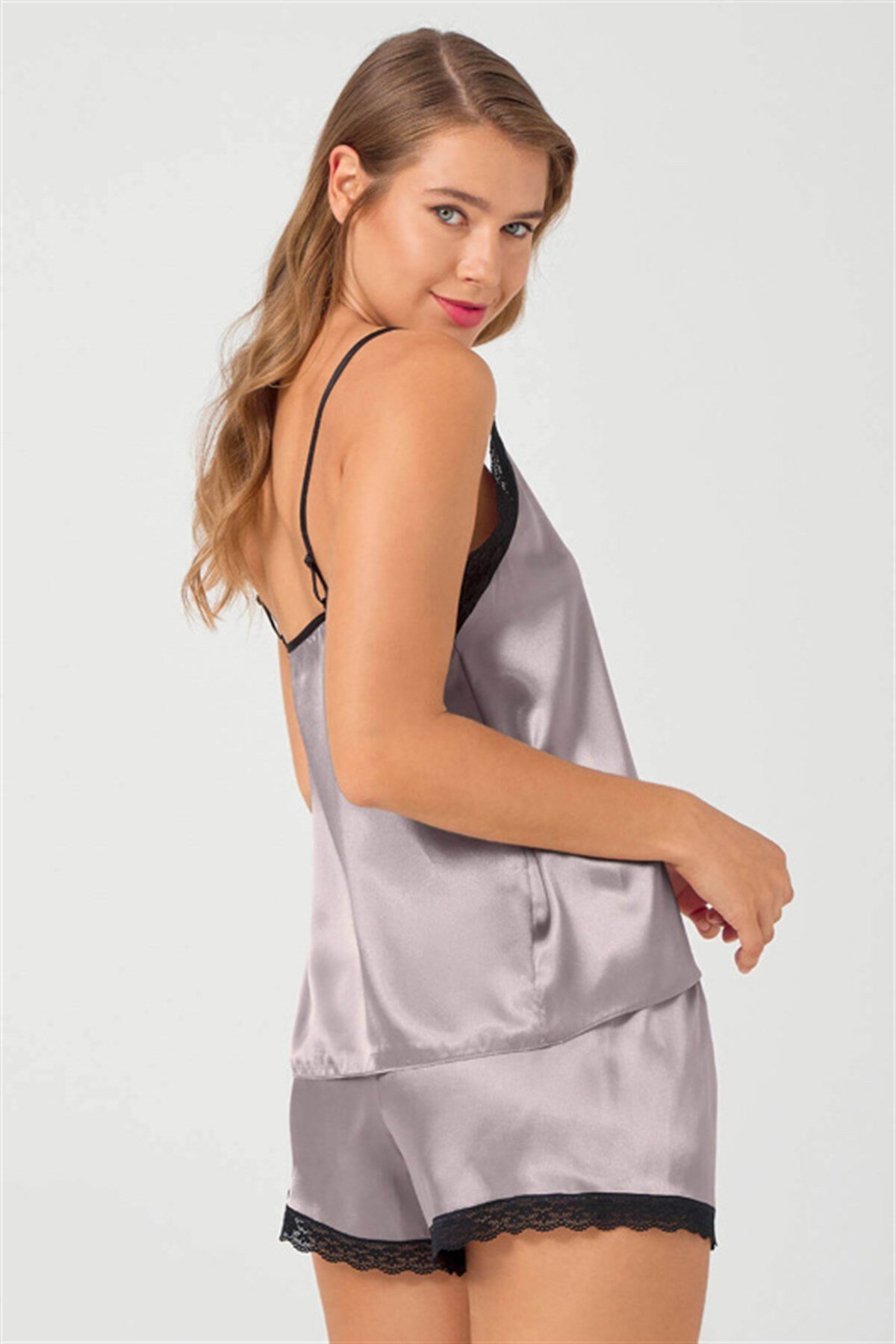 Bej Dantel Detaylı Saten Kadın Pijama Şortlu Takımı
