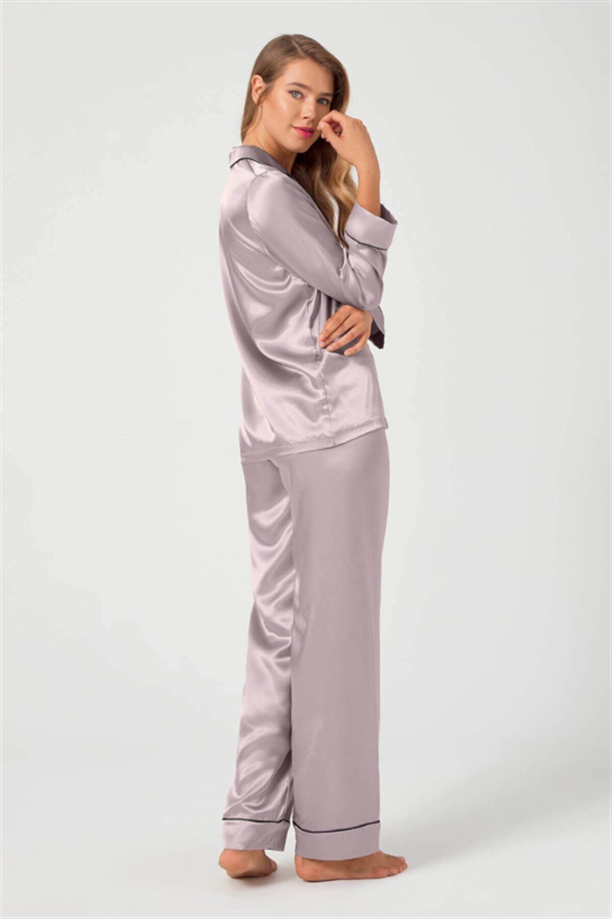 Bej Önden Düğmeli Saten Kadın Pijama Takımı