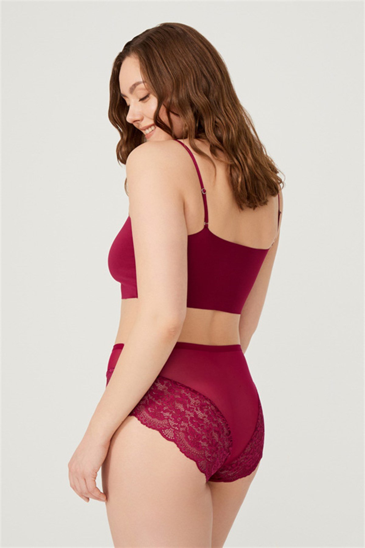 Dantel Detaylı Arkası Tül Büyük Beden Bikini Külot