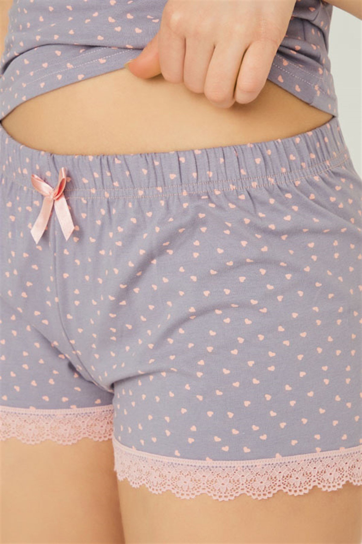 Gri Desenli Dantel Detaylı Şortlu Pijama Takımı