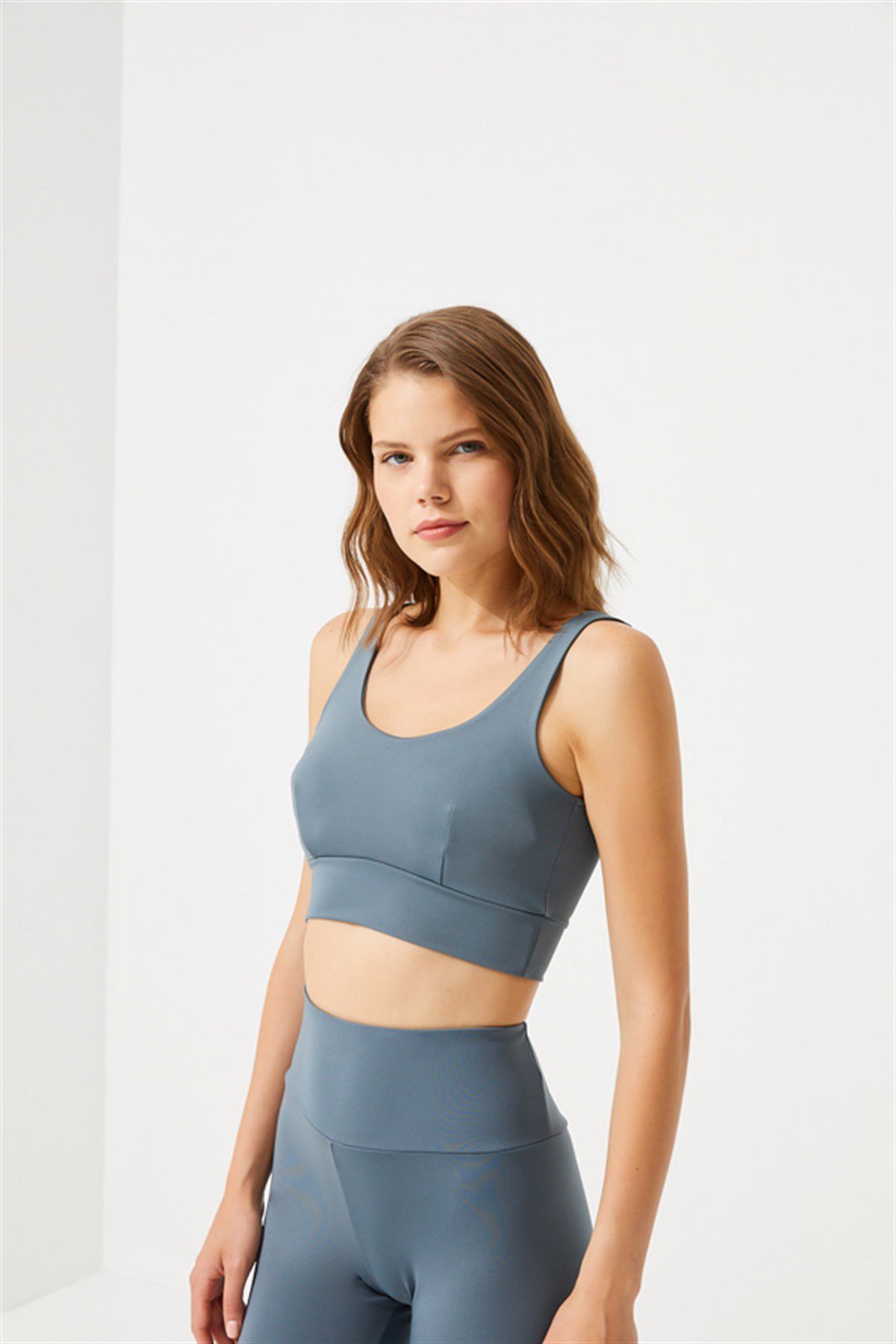 Gri Hafif Destekli Sırt Detaylı Kaplı Crop Top Büstiyer