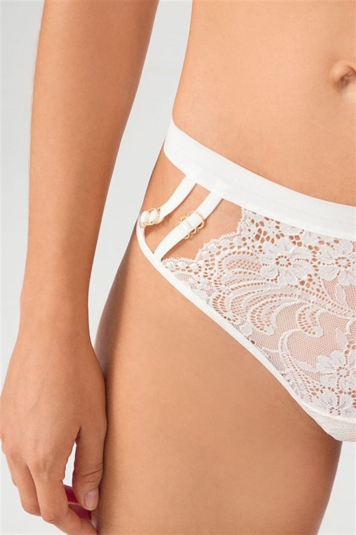 Krem Dantelli Lastik Detaylı Kadın String Külot