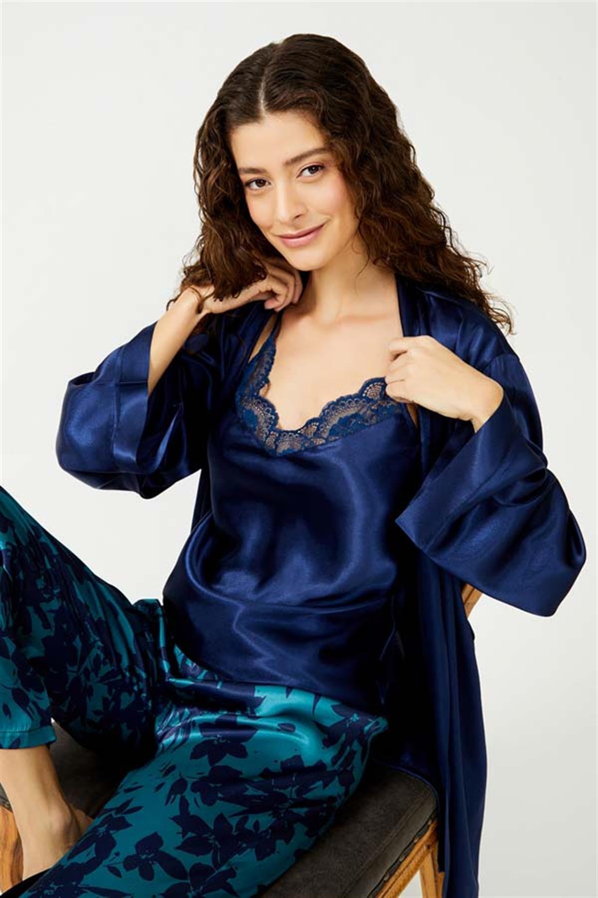 Lacivert Dantel Detaylı Çiçek Desenli Saten Pijama Takımı 3'lü Set