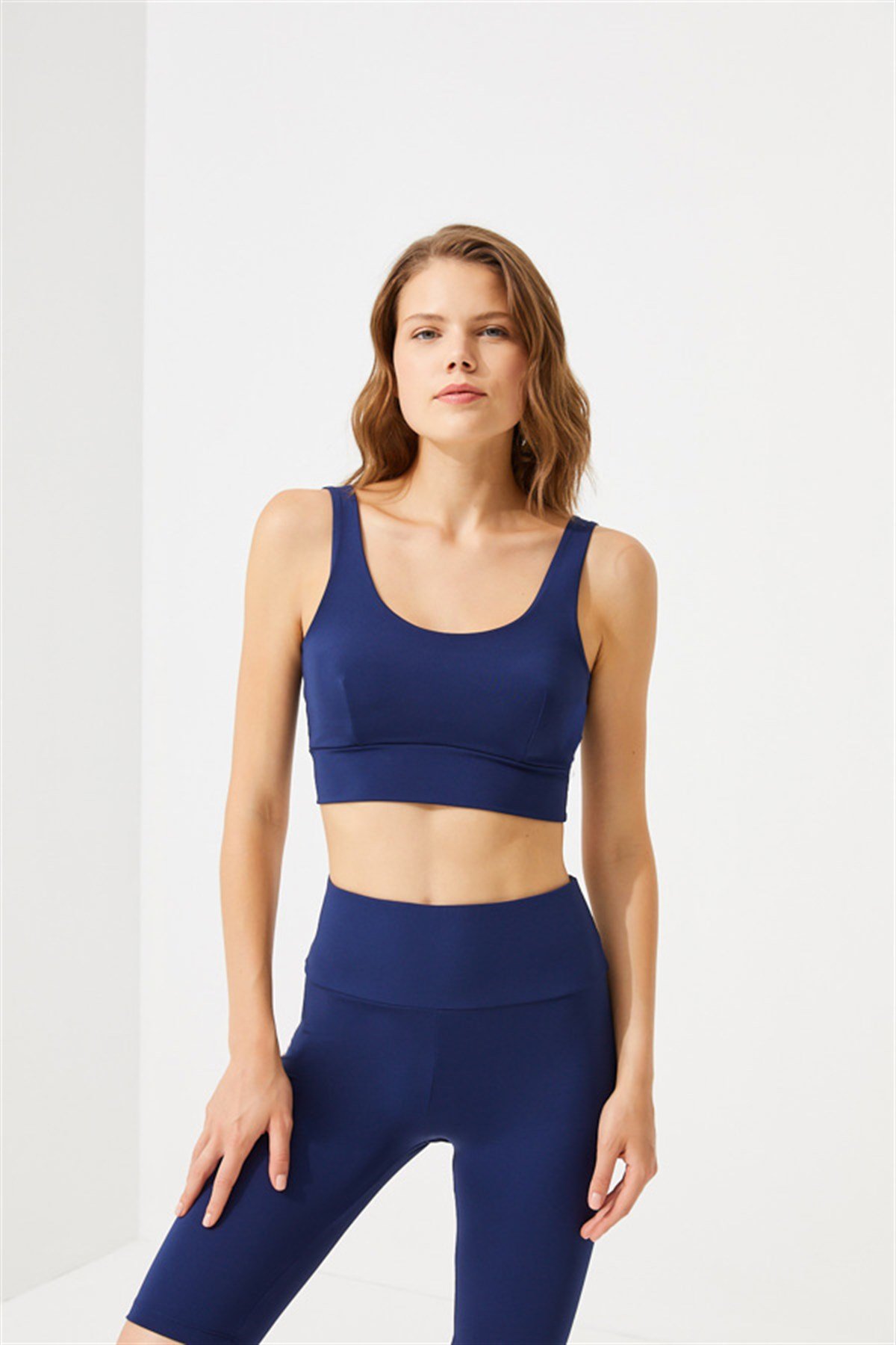 Lacivert Hafif Destekli Sırt Detaylı Kaplı Crop Top Büstiyer
