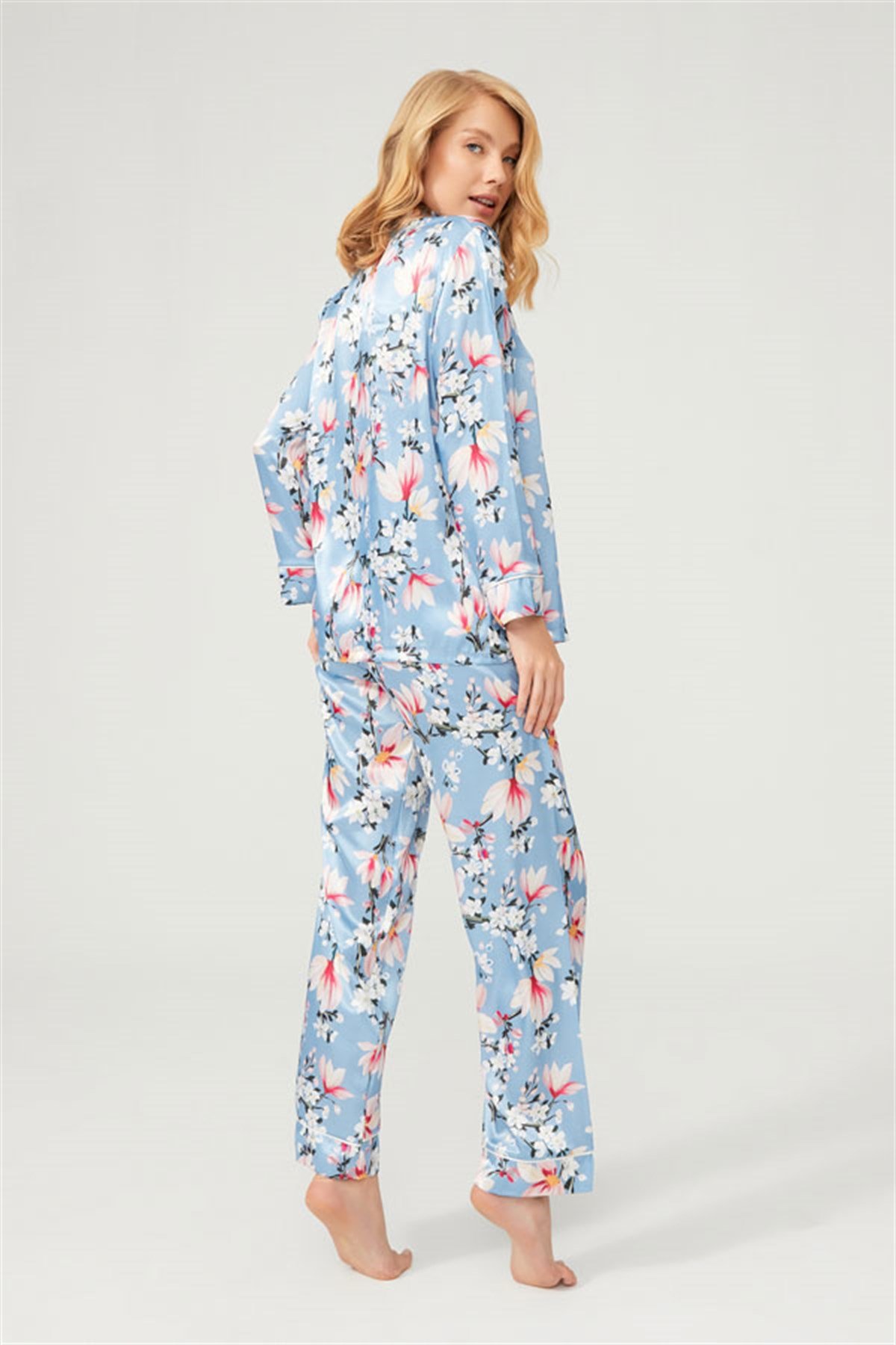 Mavi Çiçek Desenli Önden Düğmeli Saten Kadın Pijama Takımım