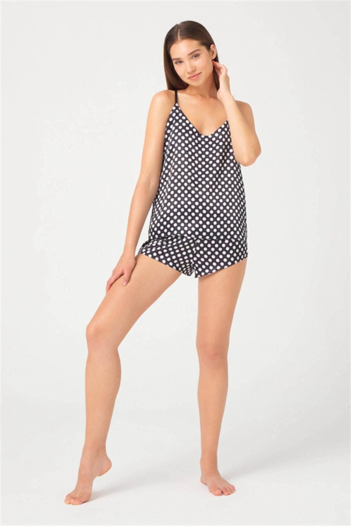 Siyah Beyaz Puantiye İnce Askılı Saten Kadın Pijama Şortlu Takımı