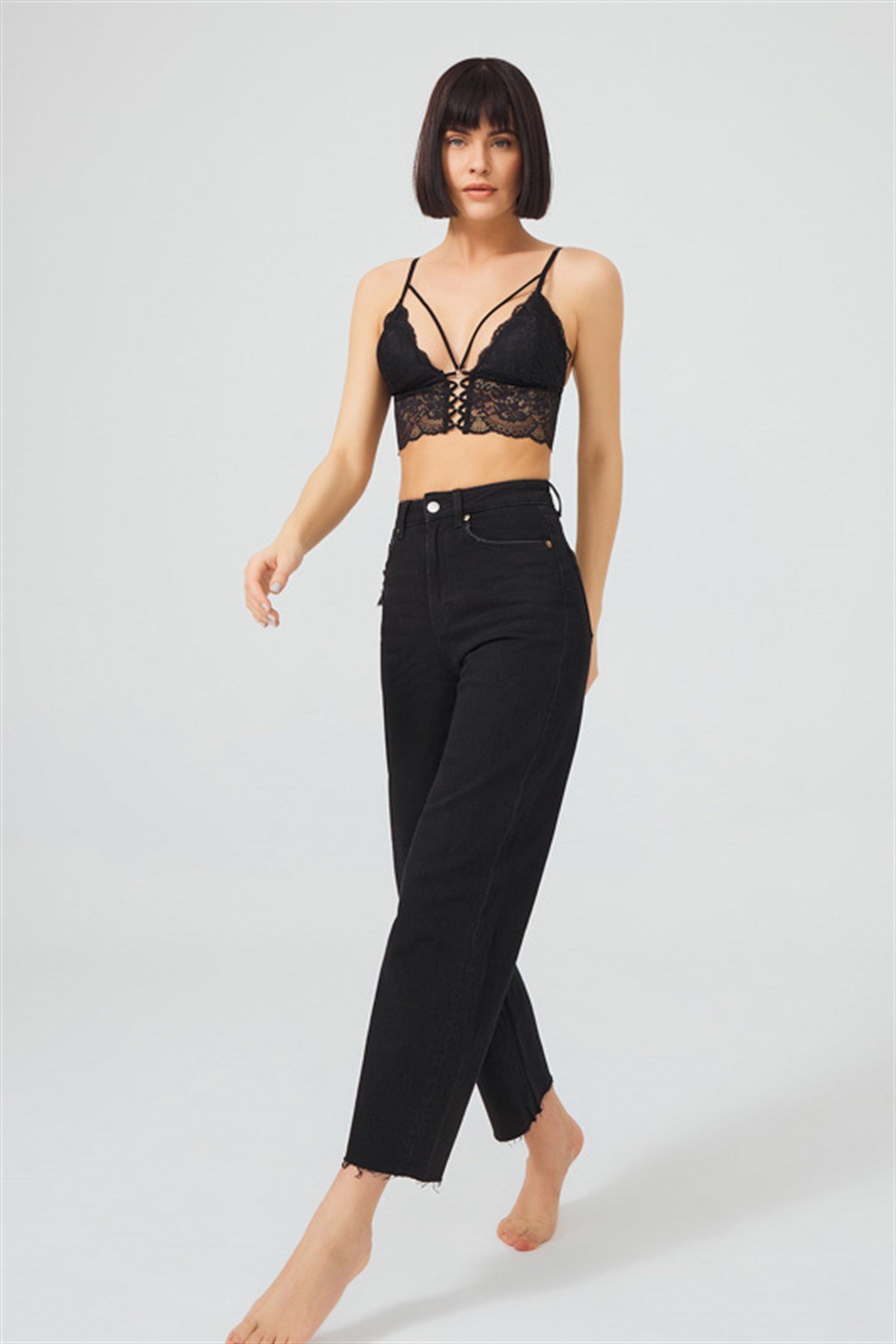 Siyah Dantelli İnce Askılı Bralet Büstiyer