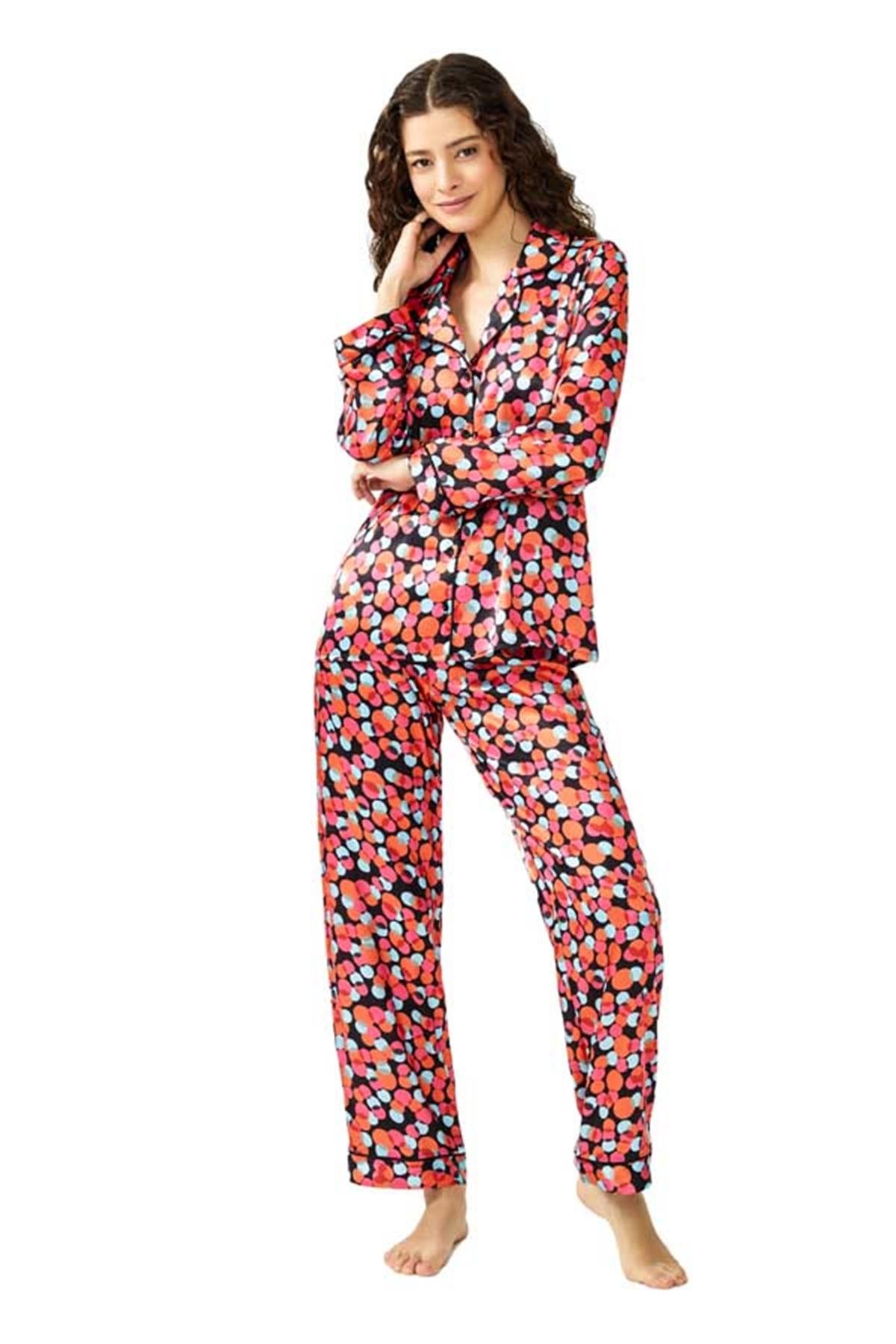Siyah Puantiyeli Önden Düğmeli Saten Kadın Pijama Takımı
