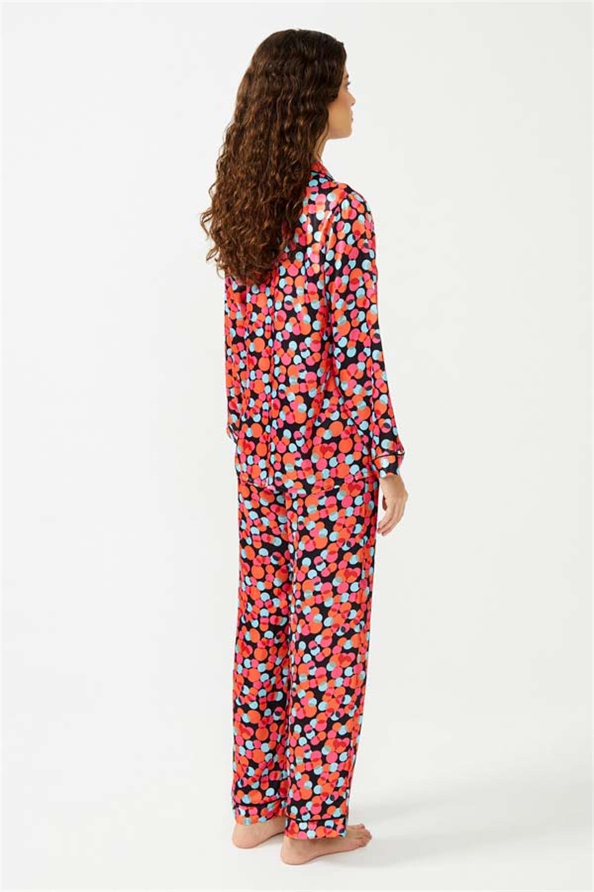Siyah Puantiyeli Önden Düğmeli Saten Kadın Pijama Takımı