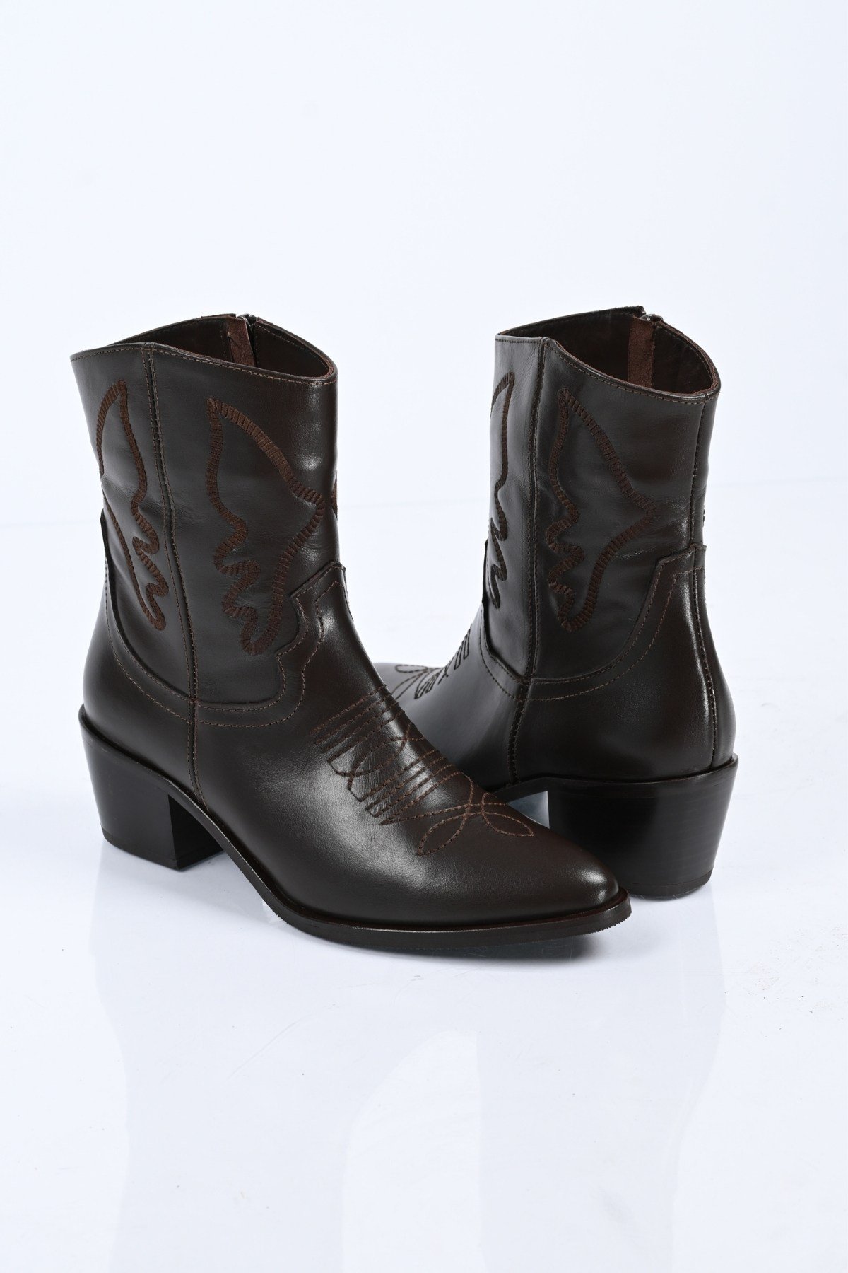 Bestello Bağcıksız Fermuarlı Hakiki Deri Nakışlı Kısa Kovboy Bot 346-1403 Kadın Bot346-1403_KAHVE_35Western Bot