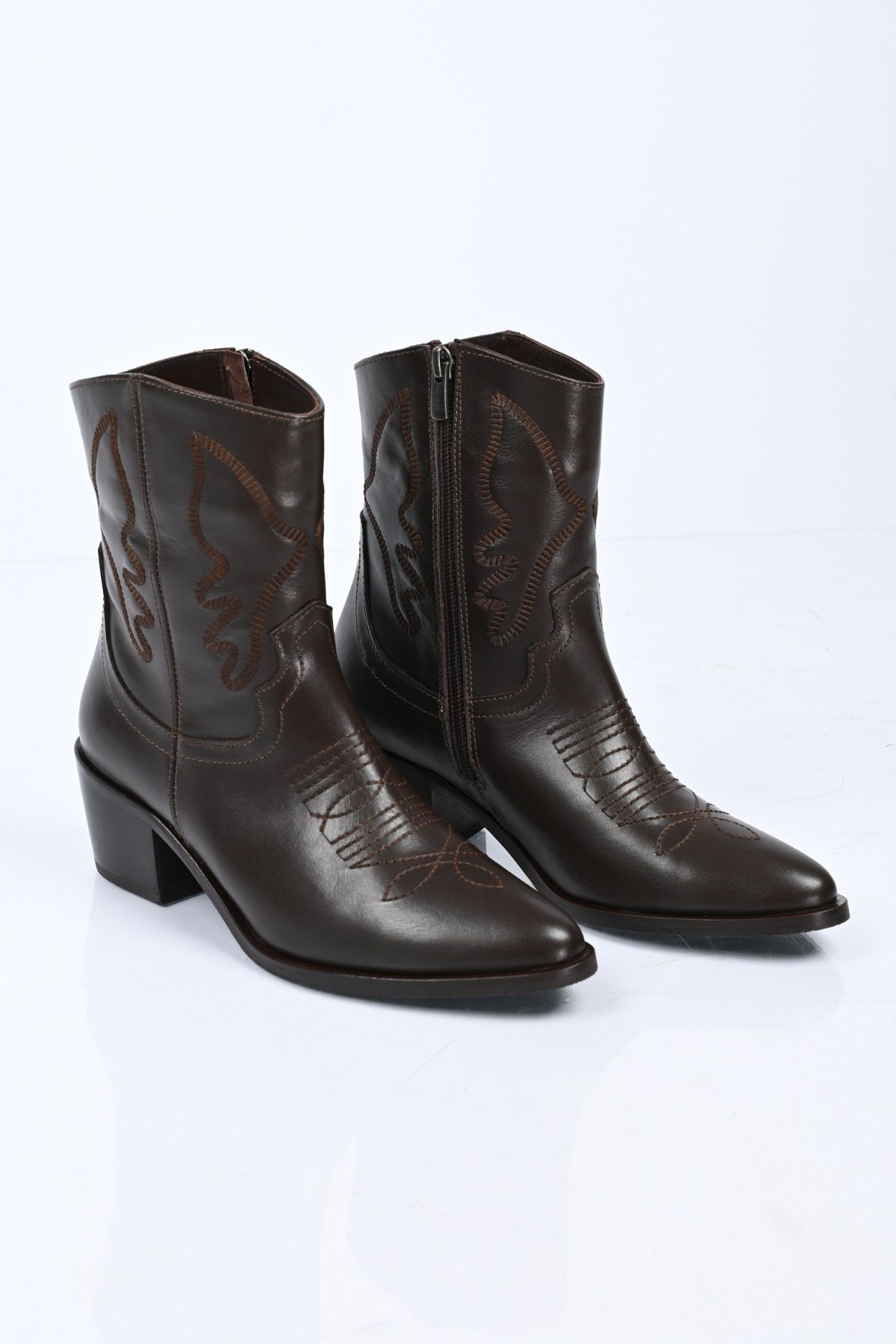 Bestello Bağcıksız Fermuarlı Hakiki Deri Nakışlı Kısa Kovboy Bot 346-1403 Kadın Bot346-1403_KAHVE_35Western Bot