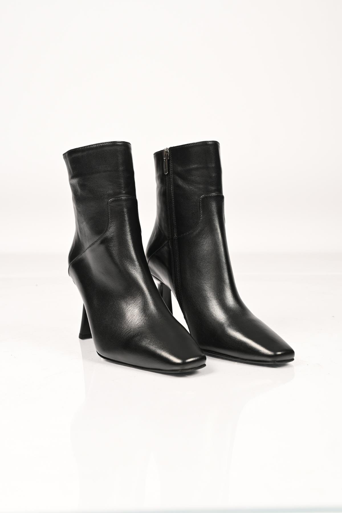 Bestello Bağcıksız Fermuarlı Neolit Taban Hakiki Deri İnce Topuklu Bot 337-1201 Kadın Bot337-1201_SIYAH_36Heeled Boots