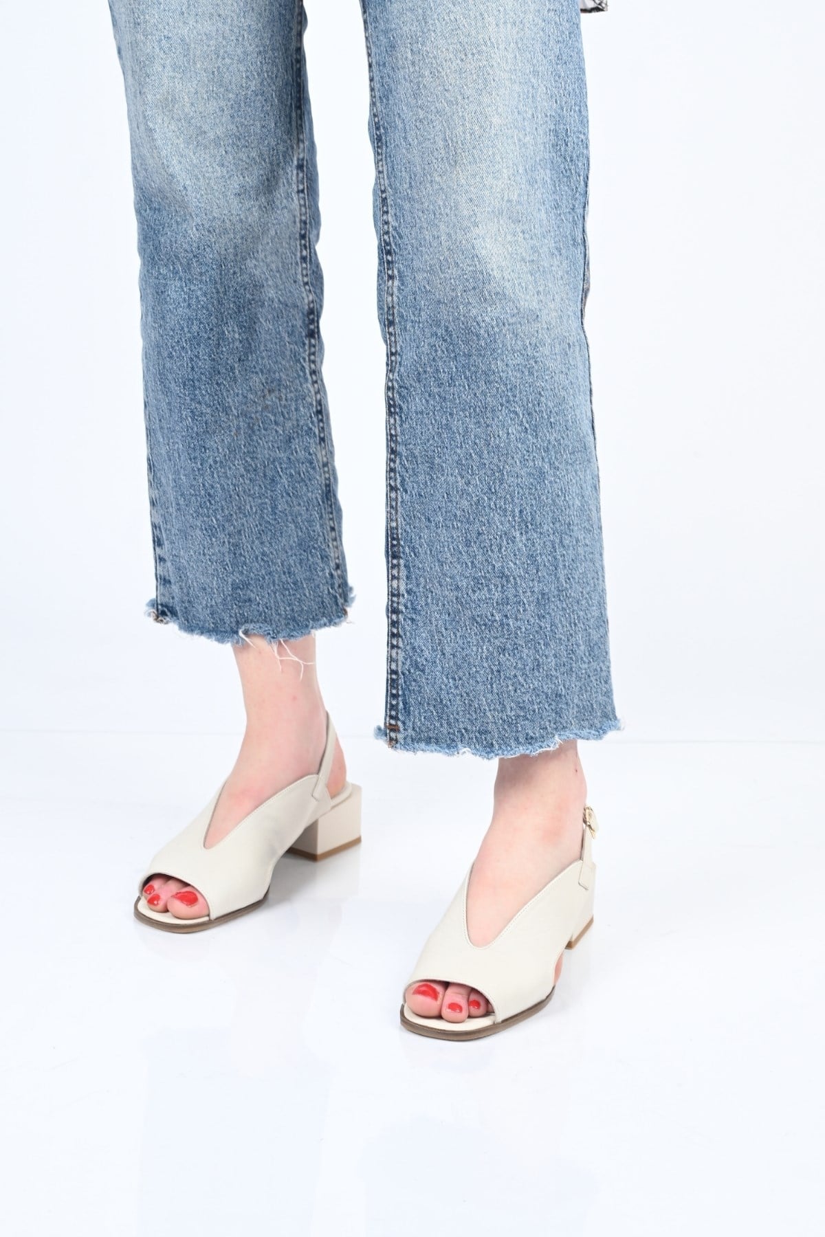 Bestello Bağcıksız Kemer Detaylı Jurdan Taban Hakiki Deri Sandalet 342-172 Kadın Sandalet342-172_BEJ_35Sandals