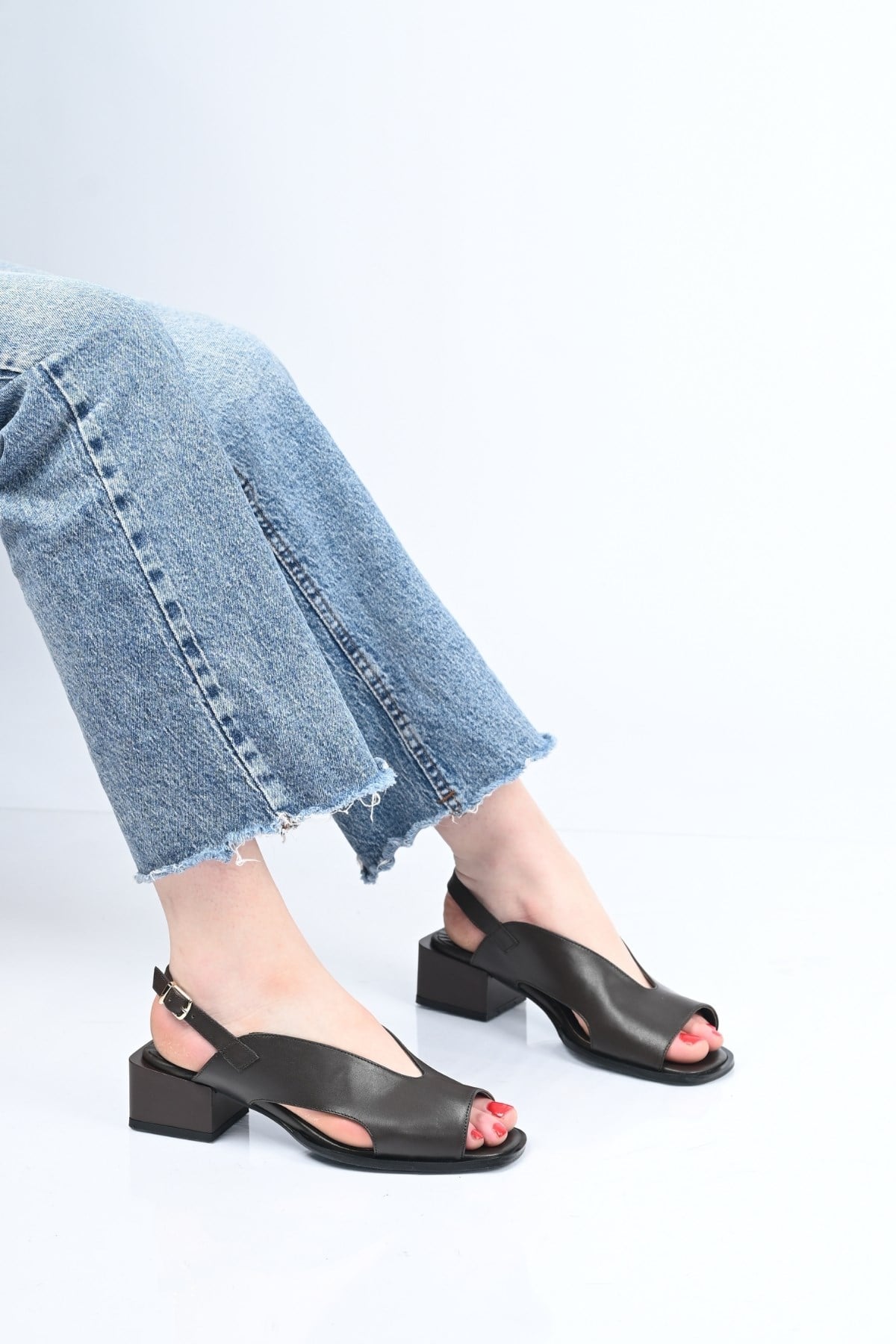 Bestello Bağcıksız Kemer Detaylı Jurdan Taban Hakiki Deri Sandalet 342-172 Kadın Sandalet342-172_KAHVE_35Sandals