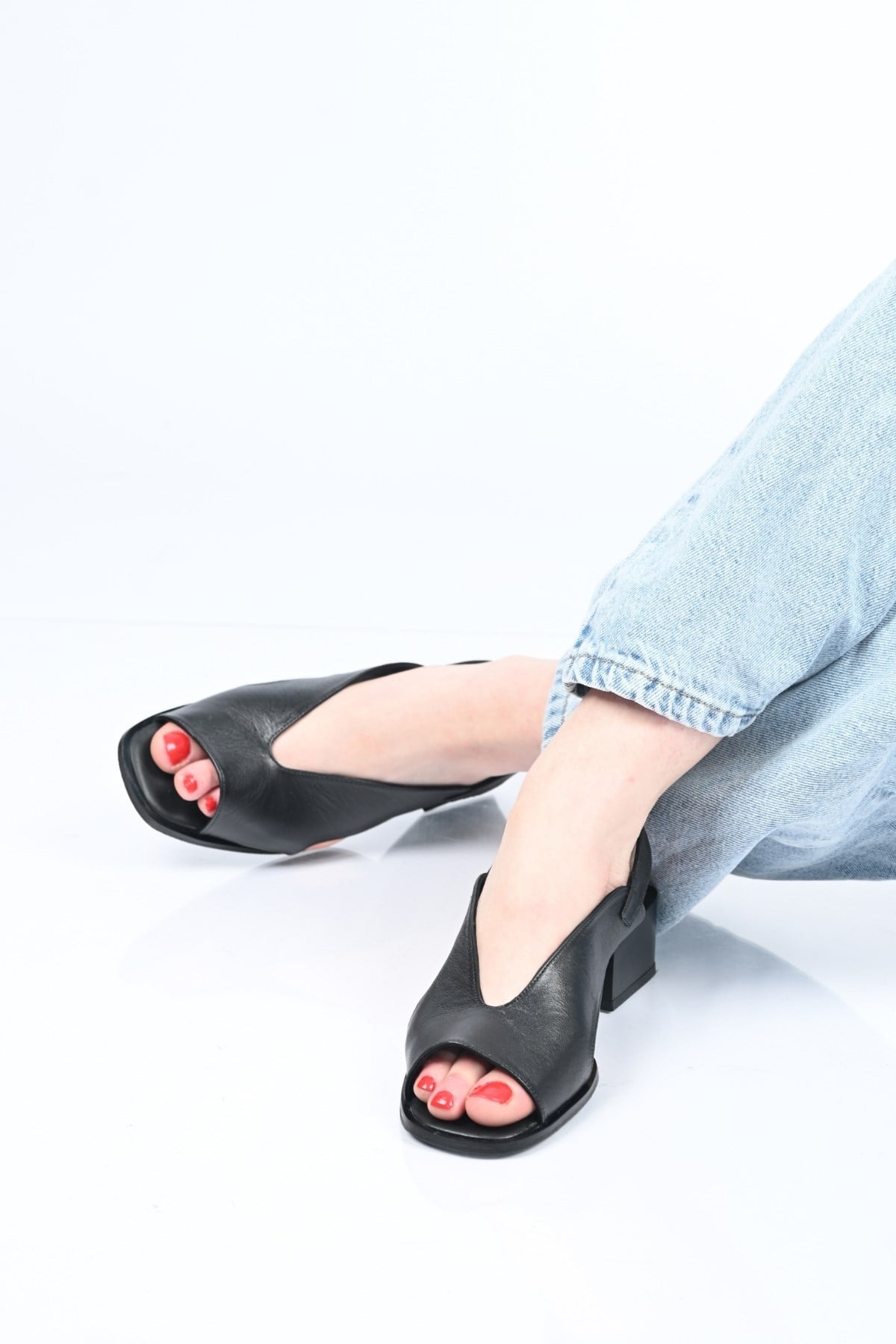 Bestello Bağcıksız Kemer Detaylı Jurdan Taban Hakiki Deri Sandalet 342-172 Kadın Sandalet342-172_SIYAH_35Sandals