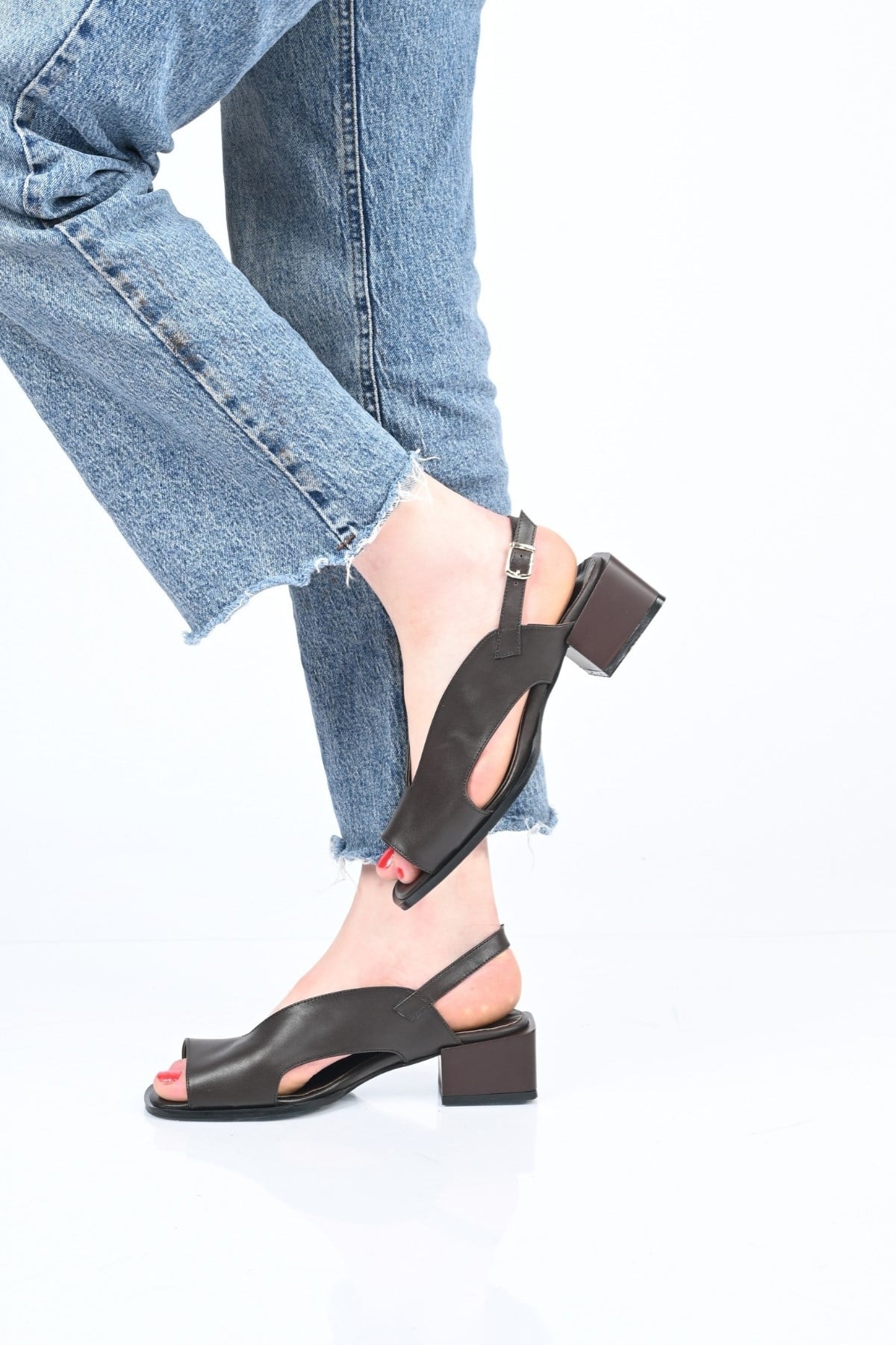 Bestello Bağcıksız Kemer Detaylı Jurdan Taban Hakiki Deri Sandalet 342-172 Kadın Sandalet342-172_KAHVE_35Sandals