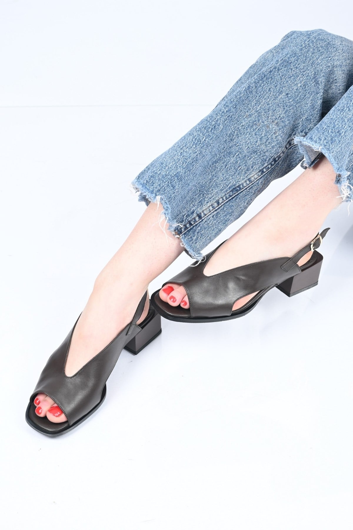 Bestello Bağcıksız Kemer Detaylı Jurdan Taban Hakiki Deri Sandalet 342-172 Kadın Sandalet342-172_KAHVE_35Sandals