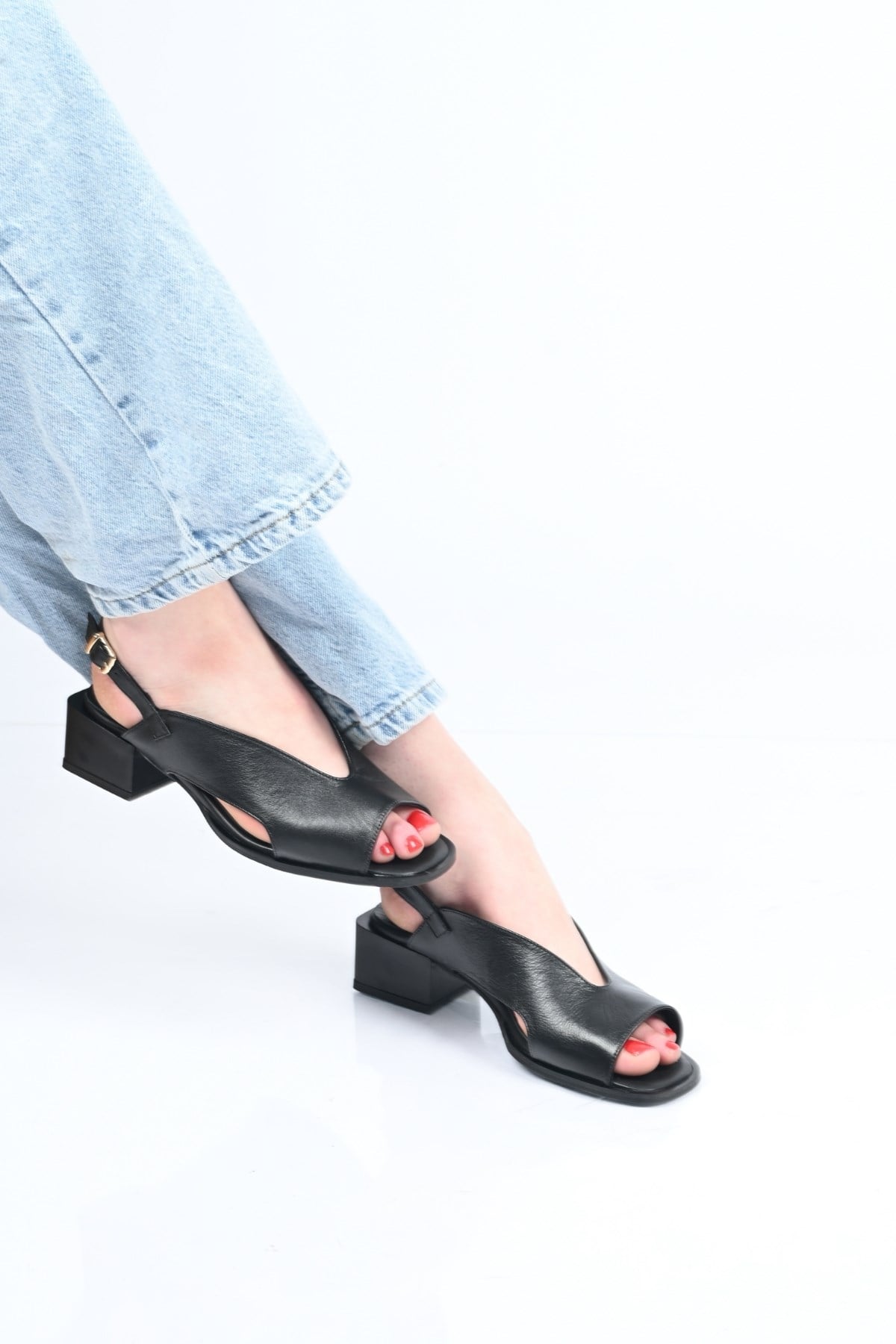 Bestello Bağcıksız Kemer Detaylı Jurdan Taban Hakiki Deri Sandalet 342-172 Kadın Sandalet342-172_SIYAH_35Sandals