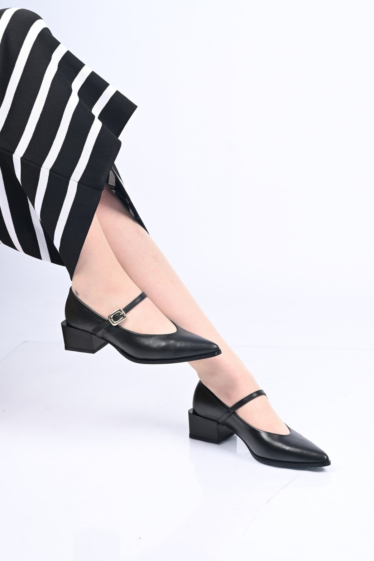 Bestello Bağcıksız Kemer Tokalı Neolit Taban Hakiki Deri Kalın Topuklu Ayakkabı 342-042 Kadın Ayakka342-042_SIYAH_35Thick Heels