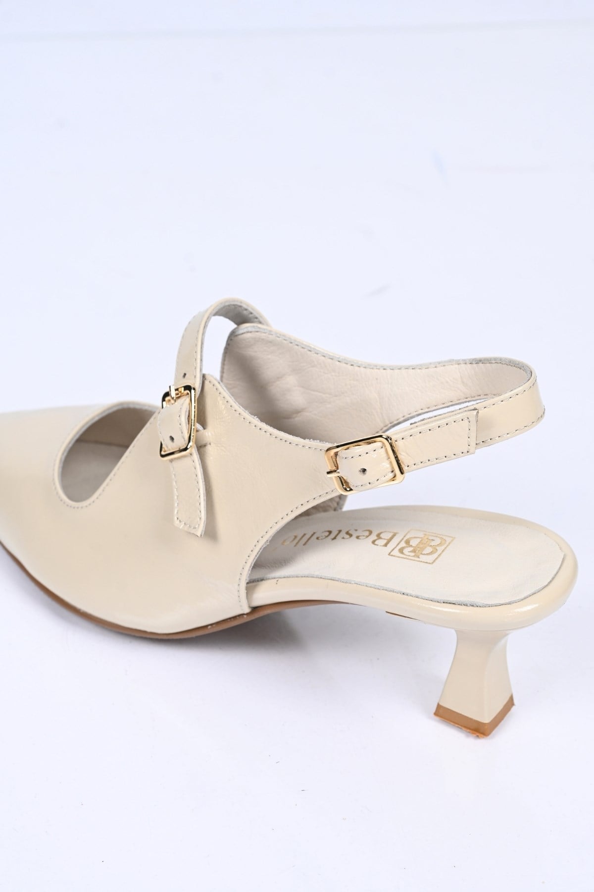 Bestello Bağcıksız Neolit Taban Hakiki Deri Arkası Açık Sivri Burun İnce Topuklu Ayakkabı 342-561 Ka342-561_BEJ RUGAN_35Thin Heels