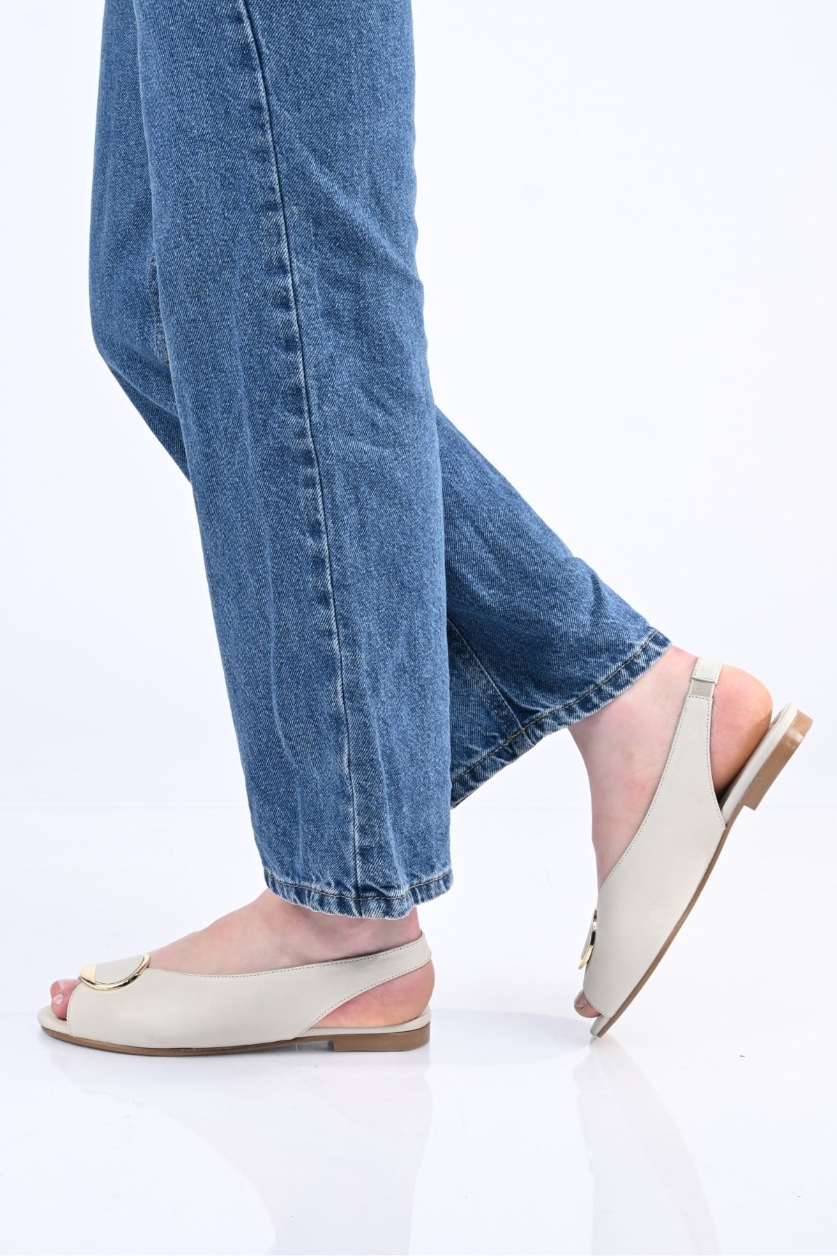 Bestello Bağcıksız Tokalı Jurdan Taban Hakiki Deri Açık Burun Sandalet 342-939 Kadın Sandalet342-939_BEJ_35Sandals