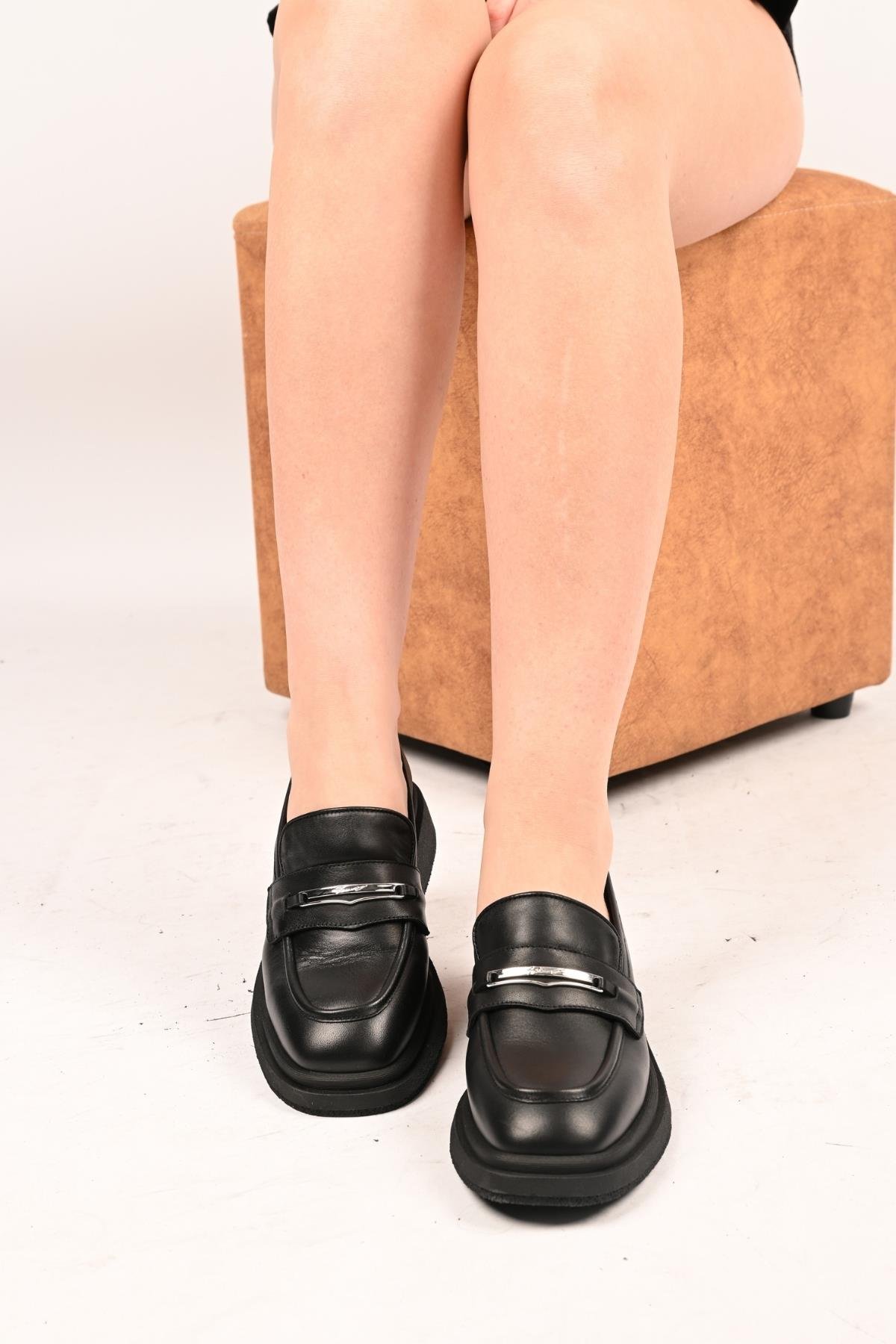 Bestello Bağcıksız Tokalı Termo Taban Hakiki Deri Casual 334-1845-28 Kadın Ayakkabı334-1845-28_SIYAH_36Casuals