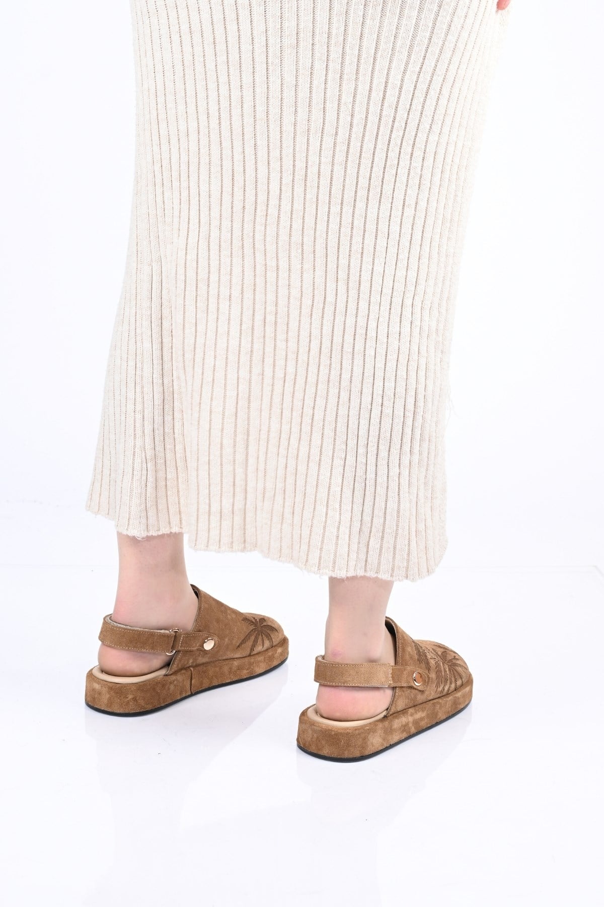 Bestello Cırtlı Poli Taban Lazer Baskılı Hakiki Deri Sabo Sandalet 341-1128 Kadın Sandalet341-1128_TARCINSUET_36Sandals