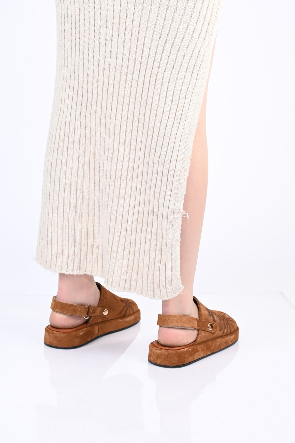 Bestello Cırtlı Poli Taban Lazer Baskılı Hakiki Deri Sabo Sandalet 341-1128 Kadın Sandalet341-1128_TABA SUET_36Sandals