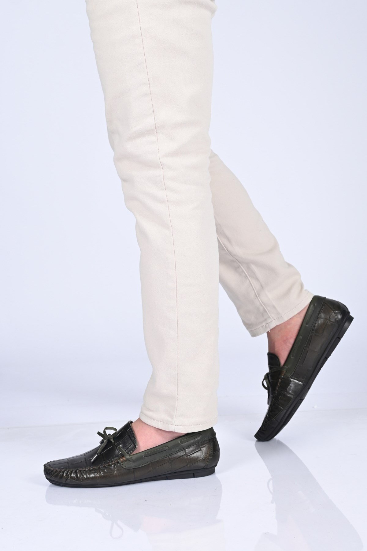 Bestello Erkek Kroko Detaylı Hakiki Deri Loafer - Fiyonklu Klasik AyakkabıBestello Bağcıksız Fiyonklu Poliüretan Taban Hakiki Deri Loafer 028-2068-26Y Erkek Ayakkabı028-2068-26Y_YESIL KROK_39Loafer