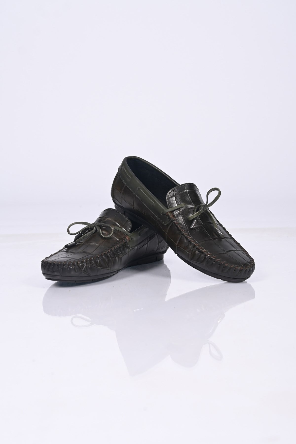 Bestello Erkek Kroko Detaylı Hakiki Deri Loafer - Fiyonklu Klasik AyakkabıBestello Bağcıksız Fiyonklu Poliüretan Taban Hakiki Deri Loafer 028-2068-26Y Erkek Ayakkabı028-2068-26Y_YESIL KROK_39Loafer