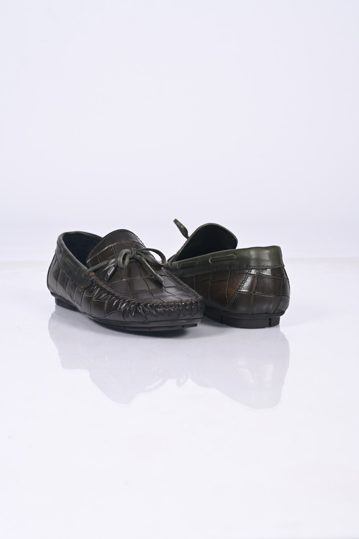 Bestello Erkek Kroko Detaylı Hakiki Deri Loafer - Fiyonklu Klasik AyakkabıBestello Bağcıksız Fiyonklu Poliüretan Taban Hakiki Deri Loafer 028-2068-26Y Erkek Ayakkabı028-2068-26Y_YESIL KROK_39Loafer