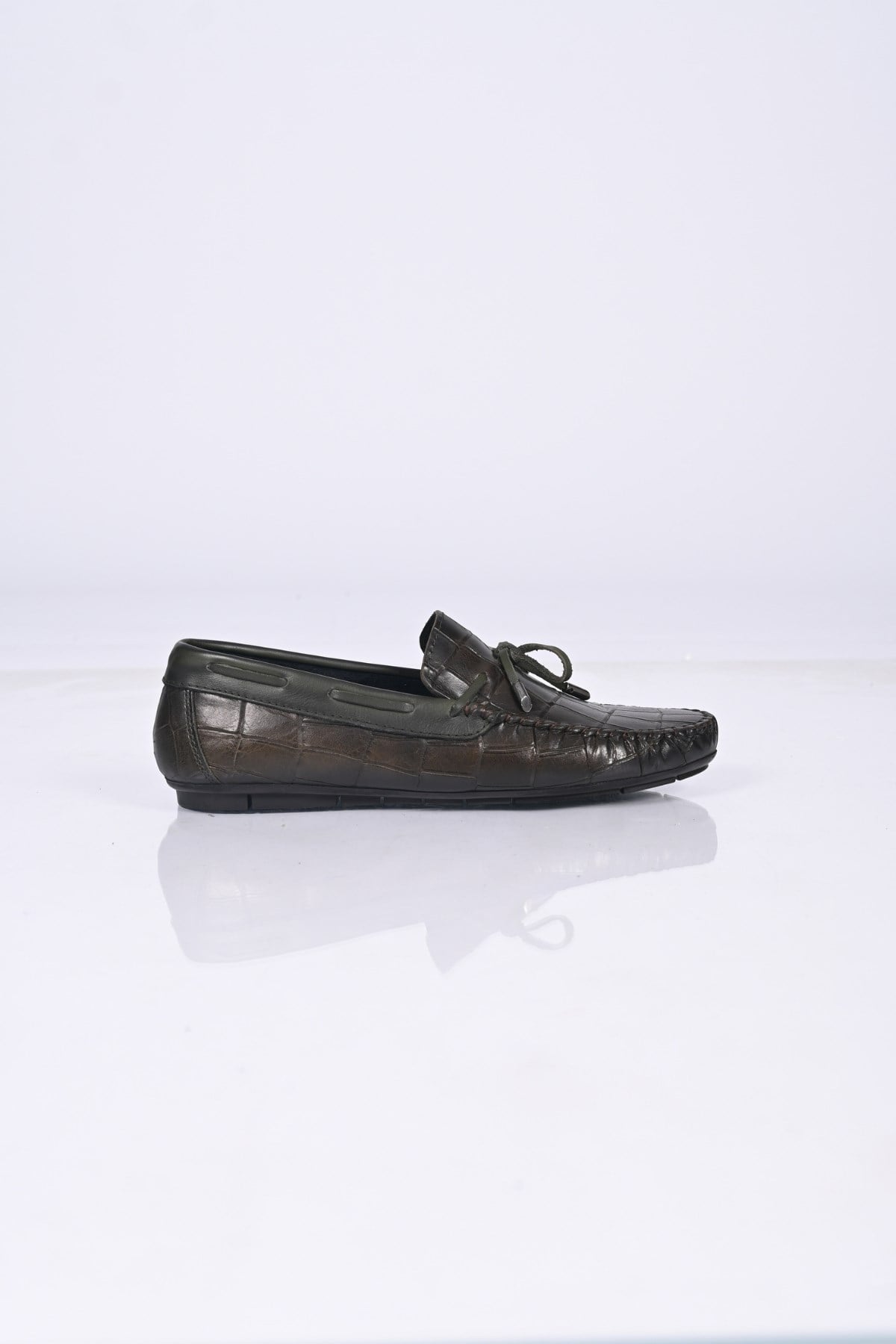 Bestello Erkek Kroko Detaylı Hakiki Deri Loafer - Fiyonklu Klasik AyakkabıBestello Bağcıksız Fiyonklu Poliüretan Taban Hakiki Deri Loafer 028-2068-26Y Erkek Ayakkabı028-2068-26Y_YESIL KROK_39Loafer