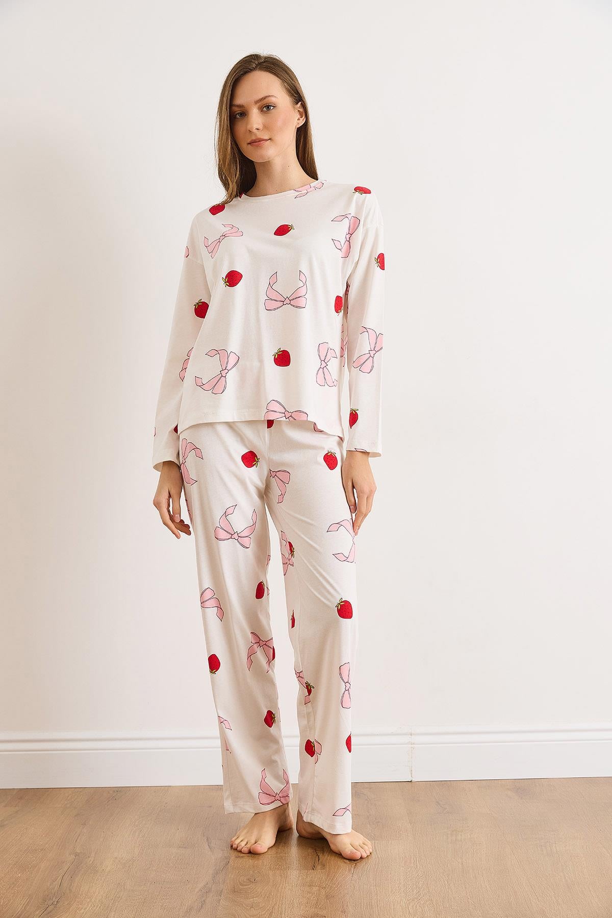%100 Pamuk Uzun Kollu Pijama Takımı Beyaz Çilek