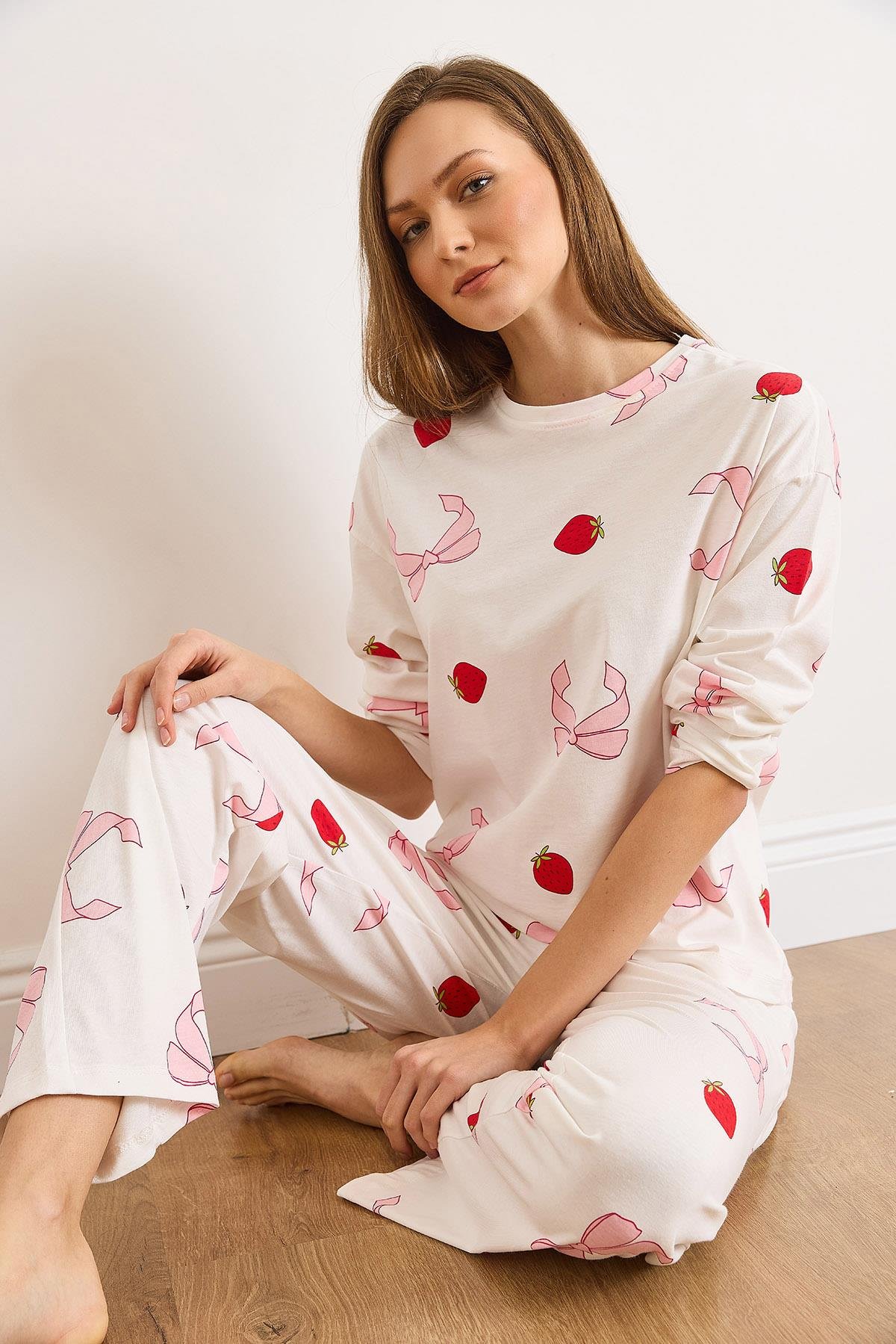 %100 Pamuk Uzun Kollu Pijama Takımı Beyaz Çilek