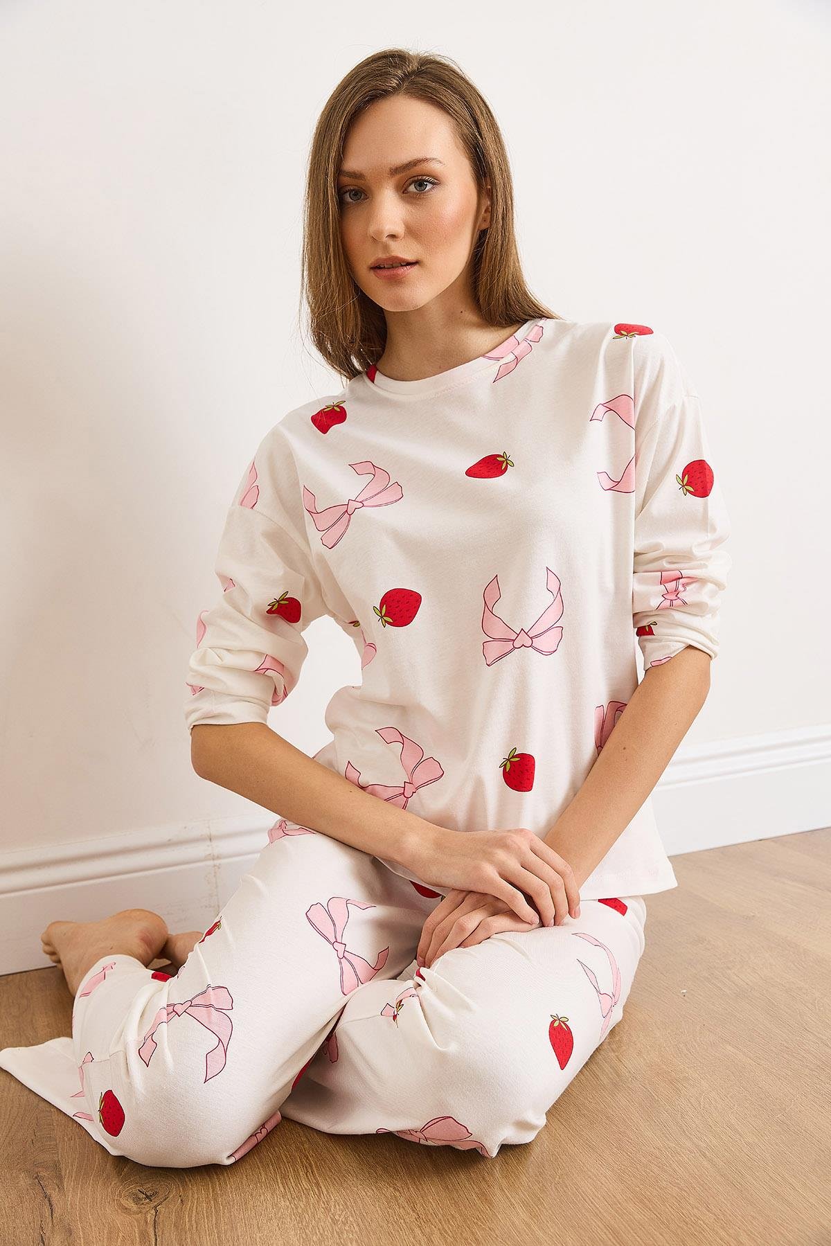 %100 Pamuk Uzun Kollu Pijama Takımı Beyaz Çilek