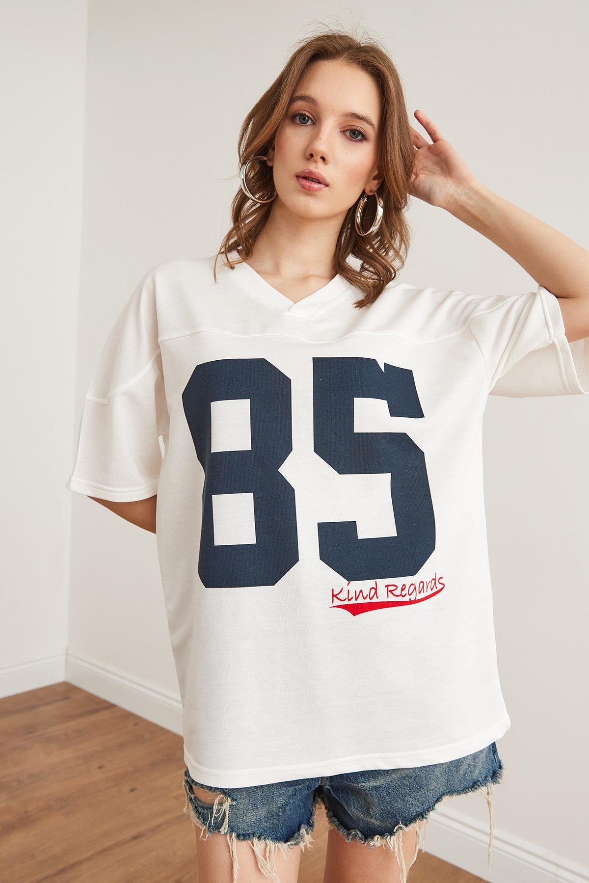 85 Baskılı V Yaka Boyfriend 2 İp Tişört Beyaz