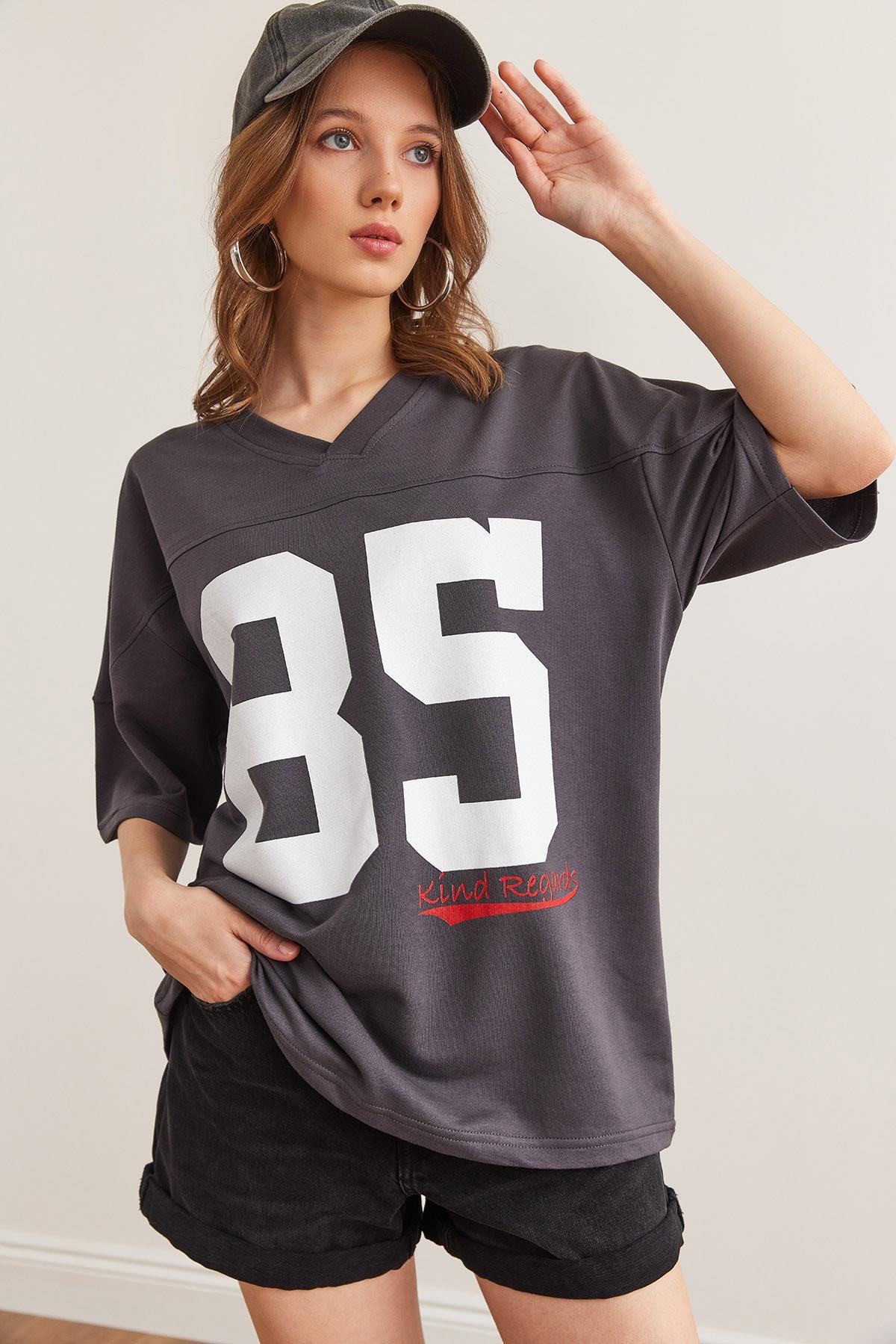 85 Baskılı V Yaka Boyfriend 2 İp Tişört Antrasit