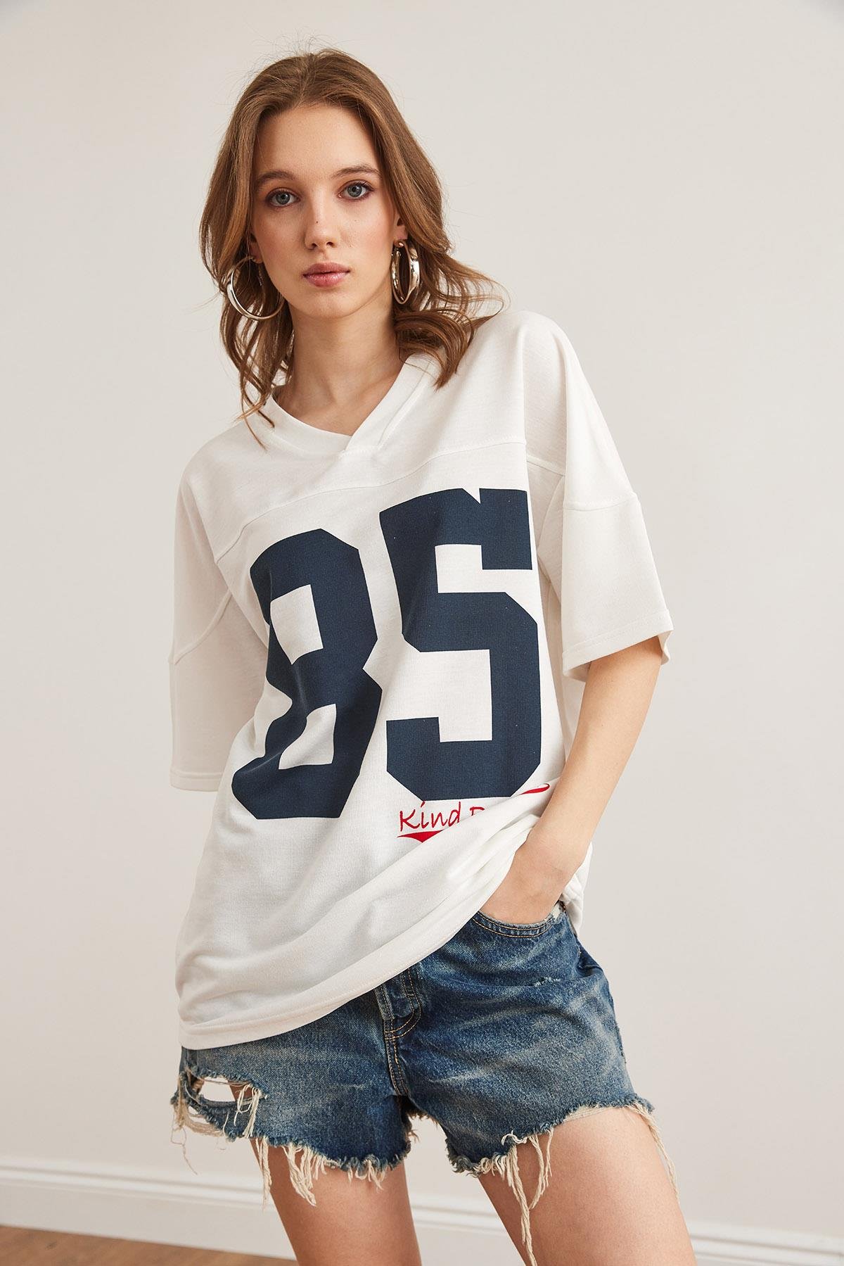 85 Baskılı V Yaka Boyfriend 2 İp Tişört Beyaz