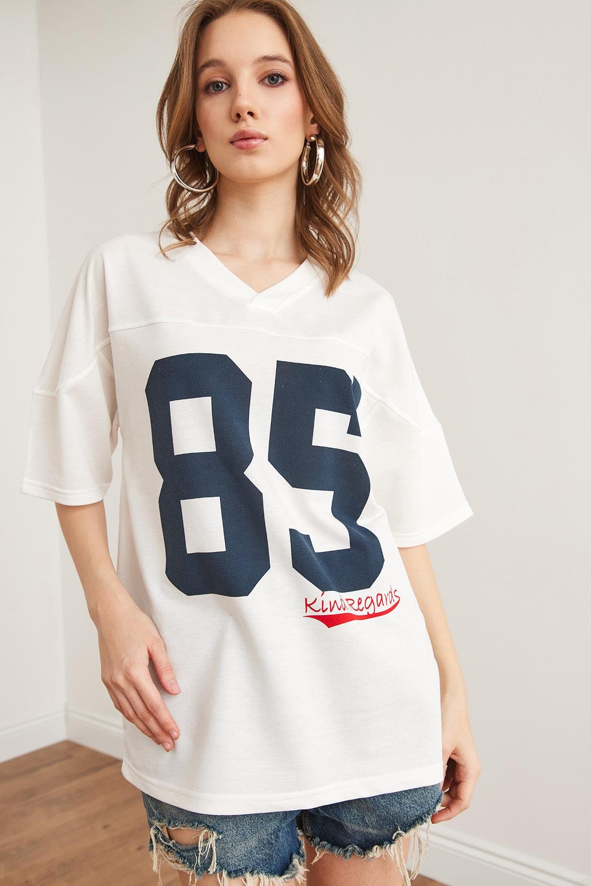 85 Baskılı V Yaka Boyfriend 2 İp Tişört Beyaz