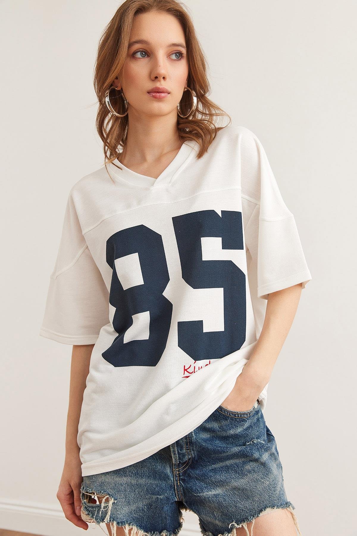 85 Baskılı V Yaka Boyfriend 2 İp Tişört Beyaz