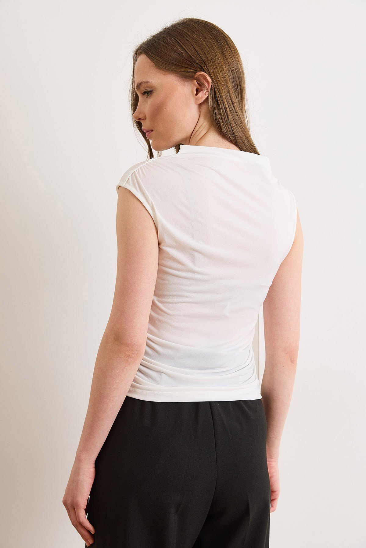 Aksesuar Detaylı Drape Sandy Bluz Beyaz