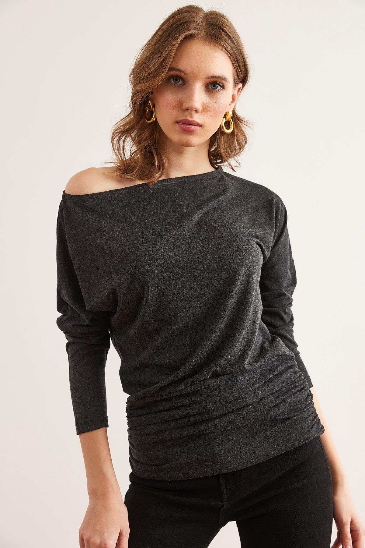 Altı Drape Detaylı Yün Viskon Bluz Siyah