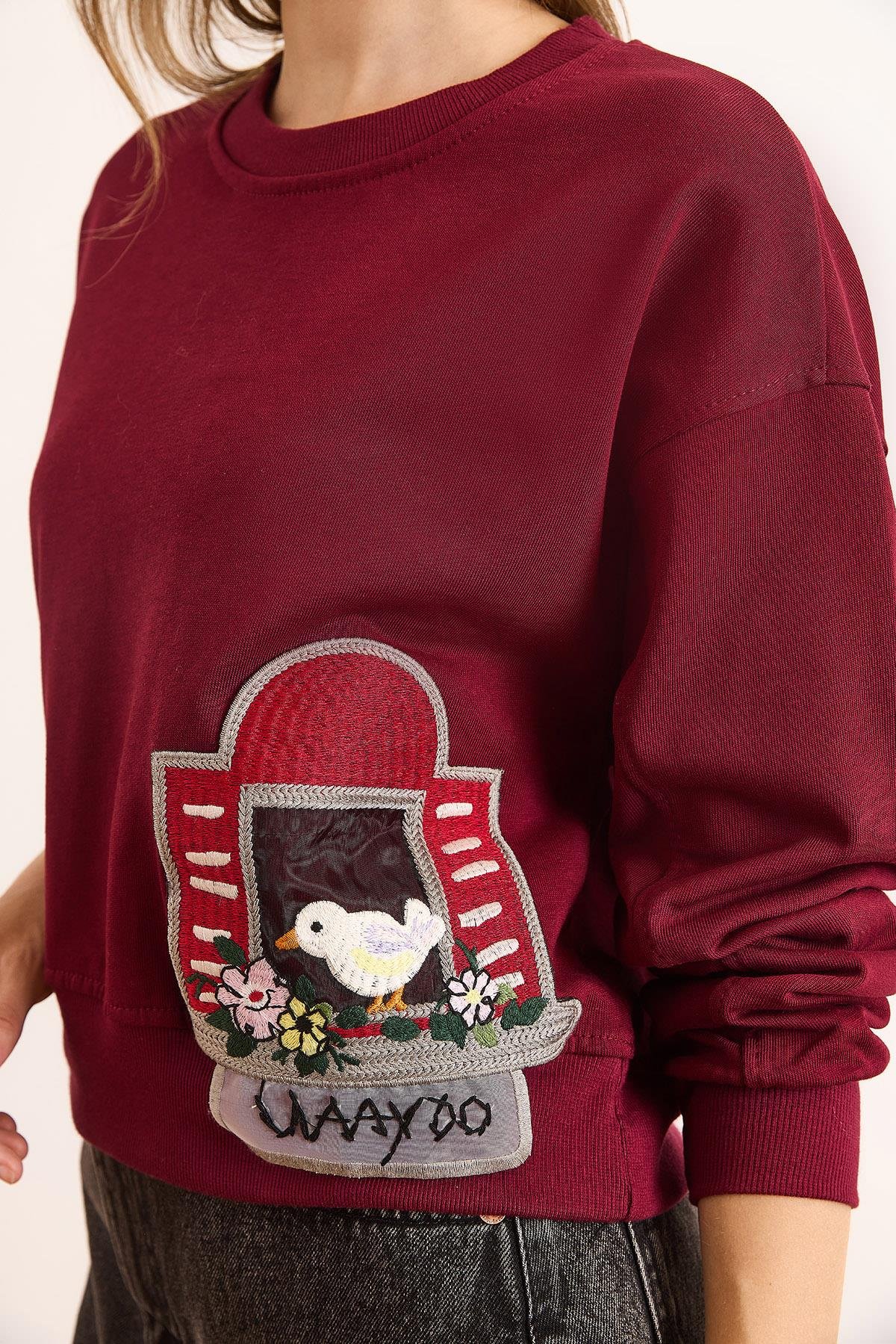 Aplike Detaylı Şardonsuz Kalın Crop Sweatshirt Bordo