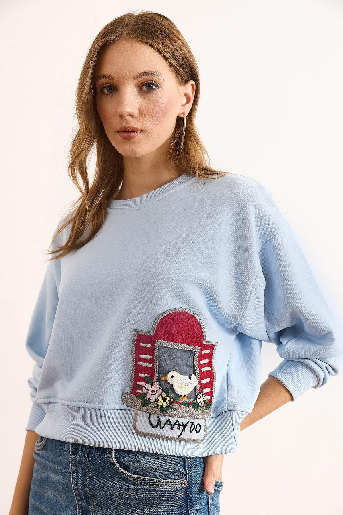 Aplike Detaylı Şardonsuz Kalın Crop Sweatshirt Bebe Mavi