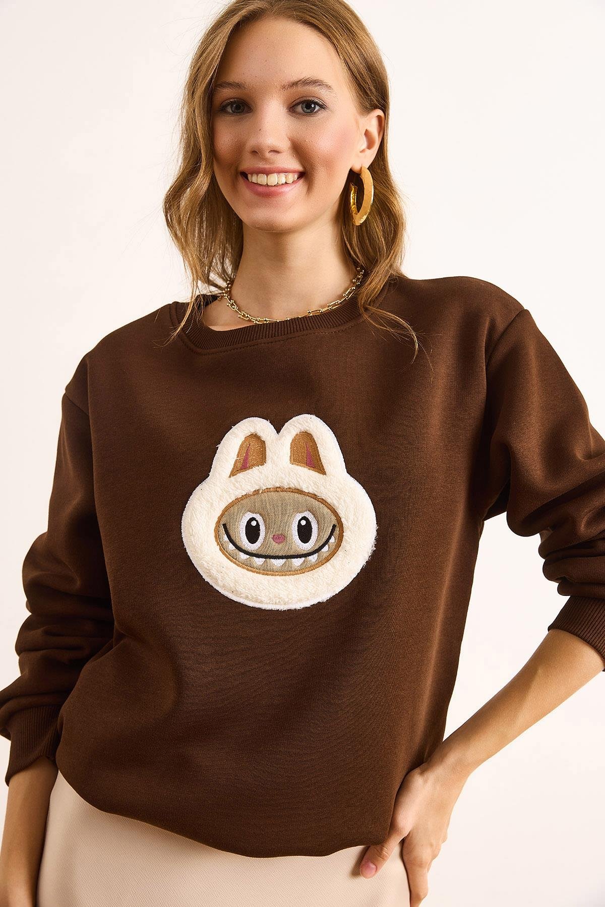 Aplikeli Şardonlu Basic Sweatshirt Kahverengi