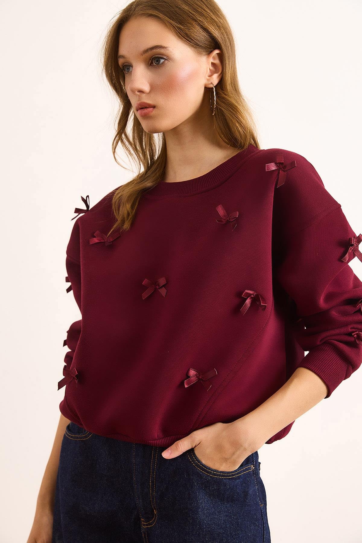 Asimetrik Dikiş Detaylı Fiyonk Şardonlu Sweatshirt Bordo