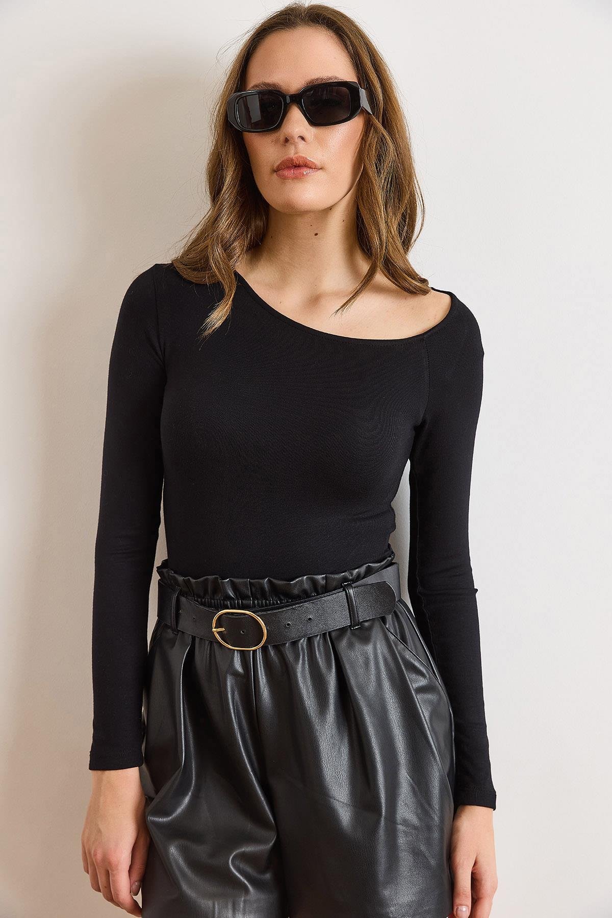 Asimetrik Yaka Çok Yumuşak Dokulu Esnek Bodysuit Siyah